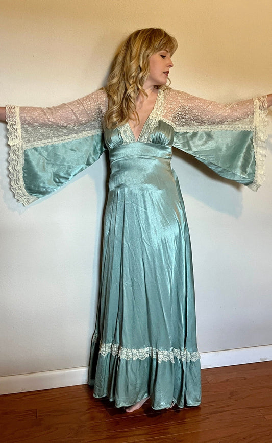 Vintage 1970’s Gunne Sax by Jessica McClintock Green Crepe Satin & Lace Angel Sleeve Dress
