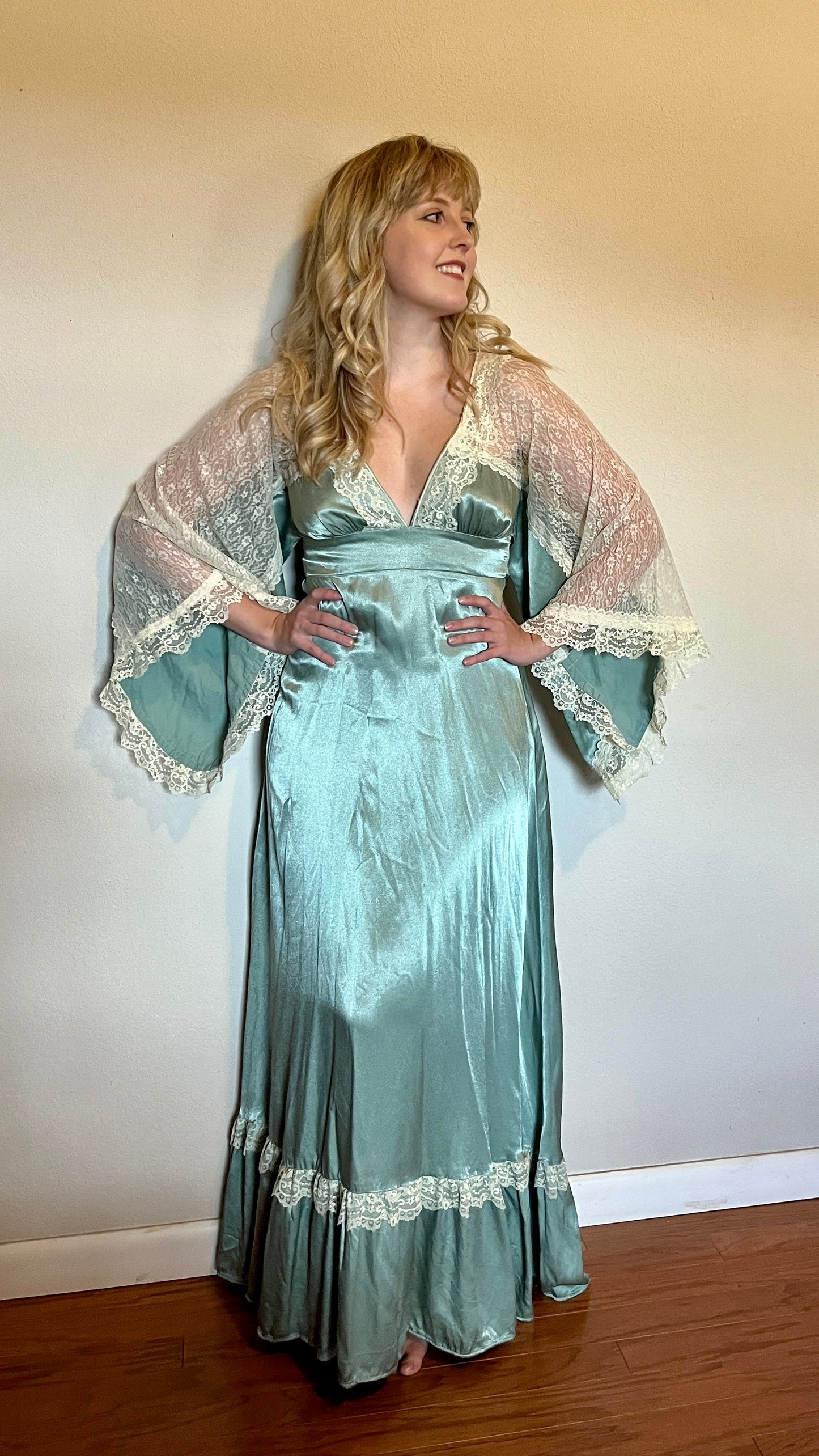 Vintage 1970’s Gunne Sax by Jessica McClintock Green Crepe Satin & Lace Angel Sleeve Dress