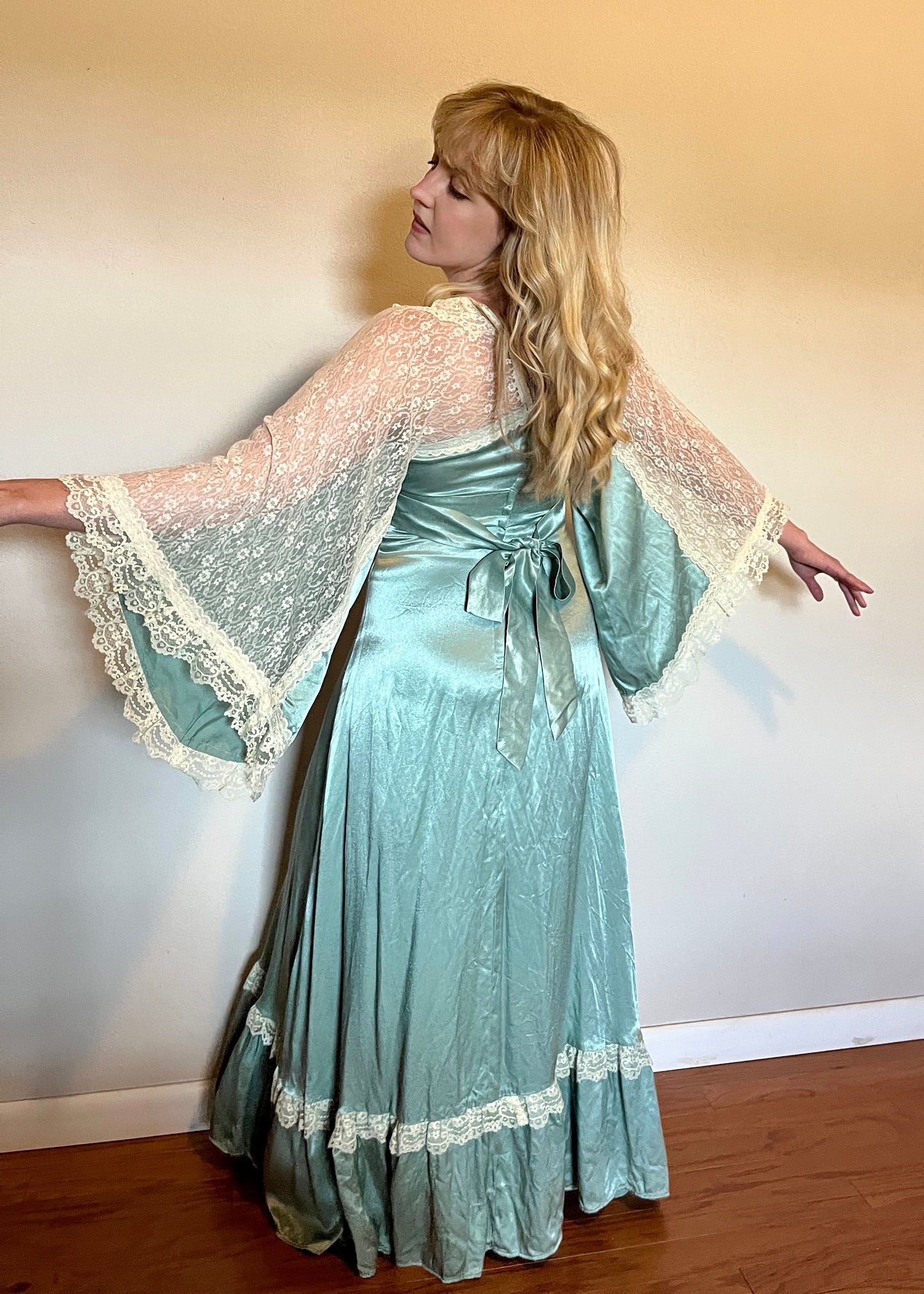 Vintage 1970’s Gunne Sax by Jessica McClintock Green Crepe Satin & Lace Angel Sleeve Dress