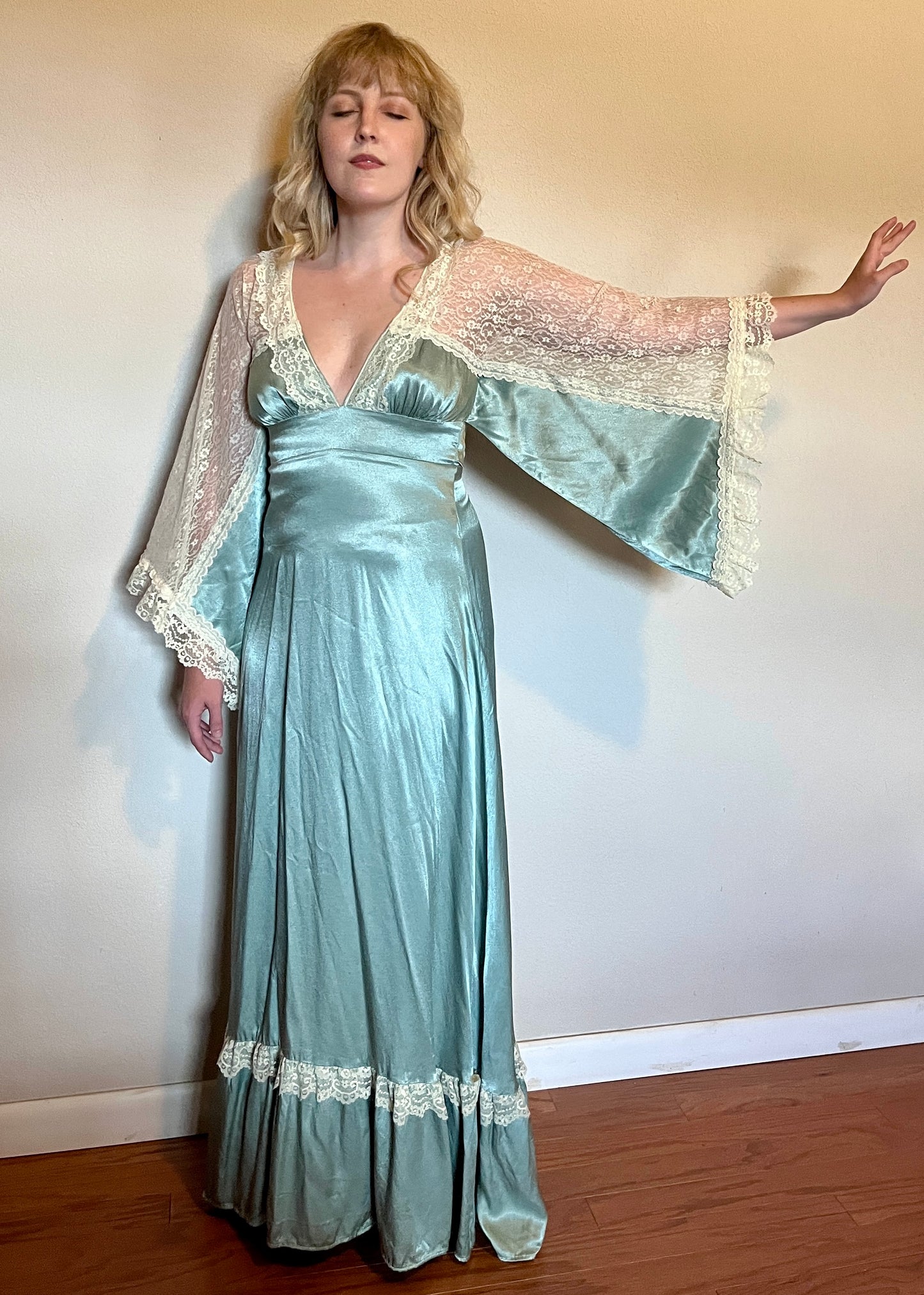 Vintage 1970’s Gunne Sax by Jessica McClintock Green Crepe Satin & Lace Angel Sleeve Dress