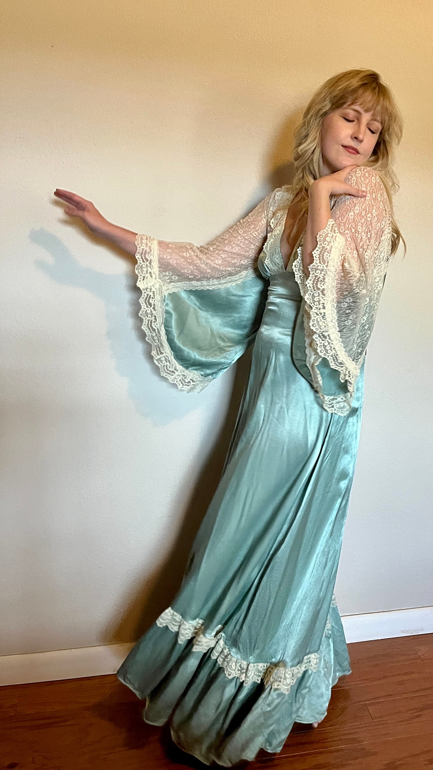 Vintage 1970’s Gunne Sax by Jessica McClintock Green Crepe Satin & Lace Angel Sleeve Dress