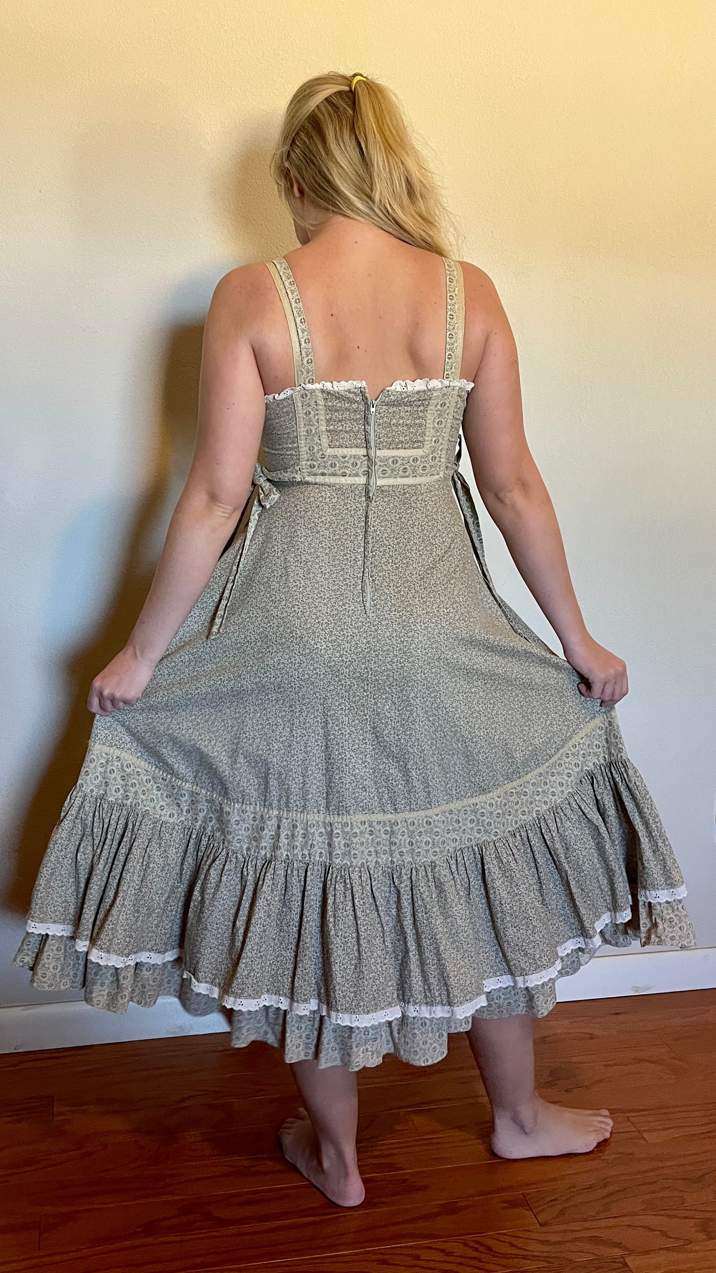 Vintage 1970’s "Gunne Sax by Jessica McClintock" Button-Front Tan & Gold Sundress