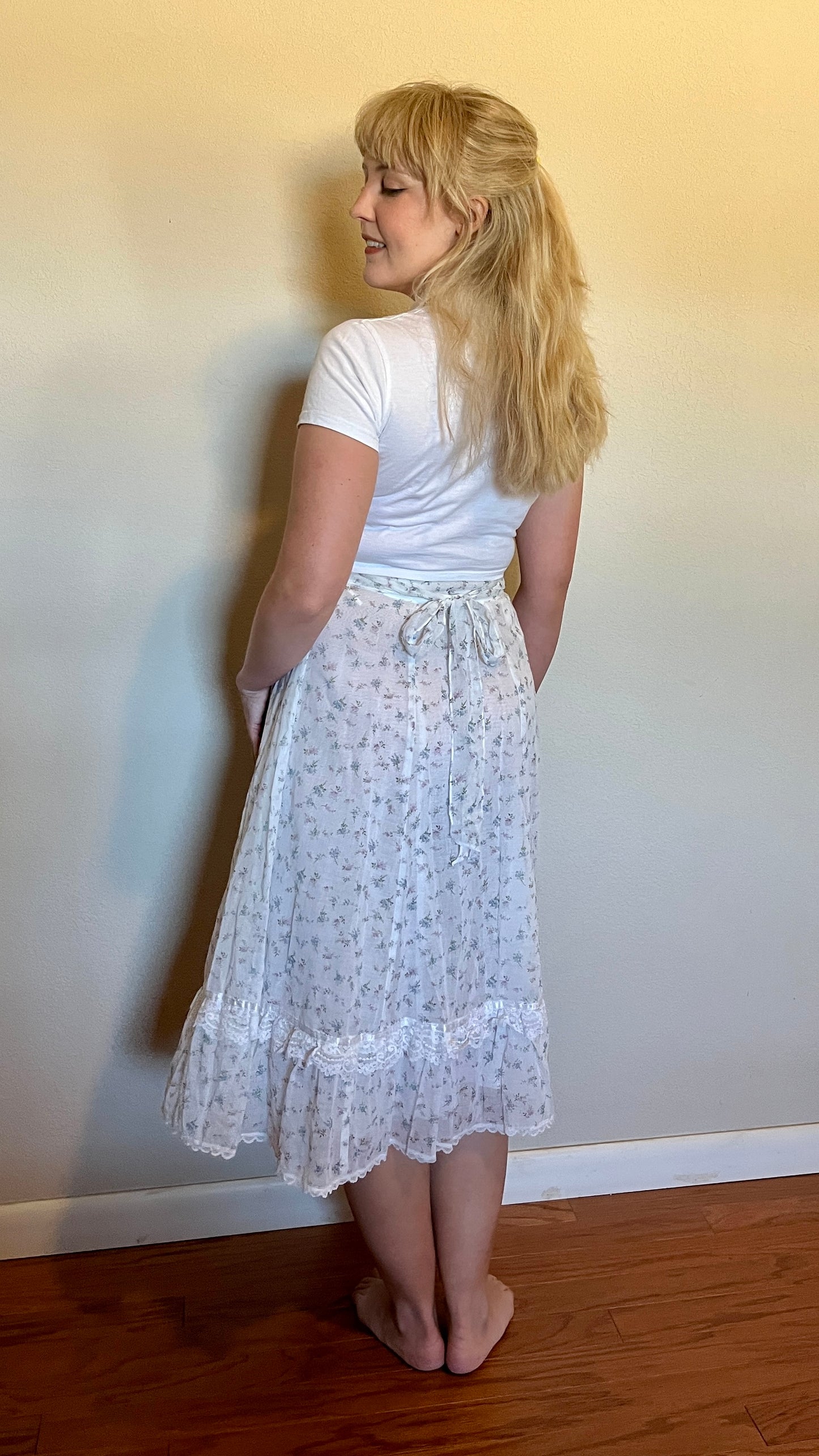 Vintage 1970’s "Gunne Sax by Jessica McClintock" White Floral Midi Skirt