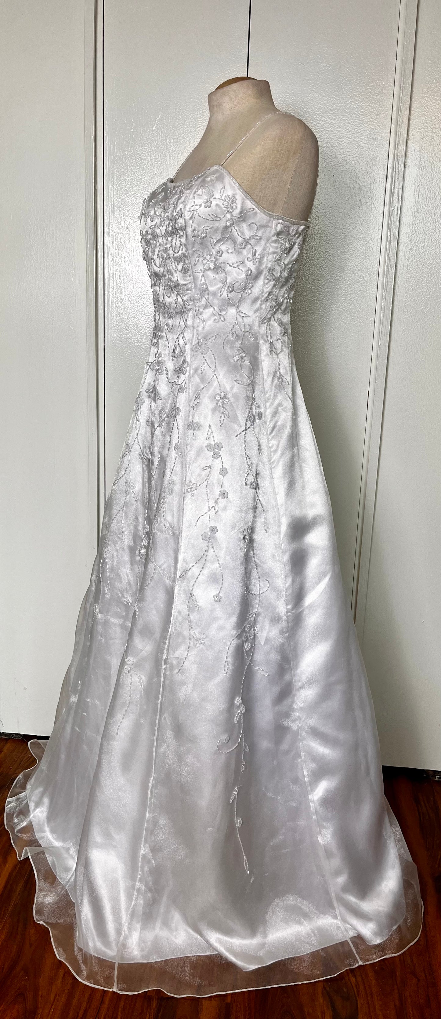 Vintage Y2K "Nina Canacci" White Flowers Beaded Gown