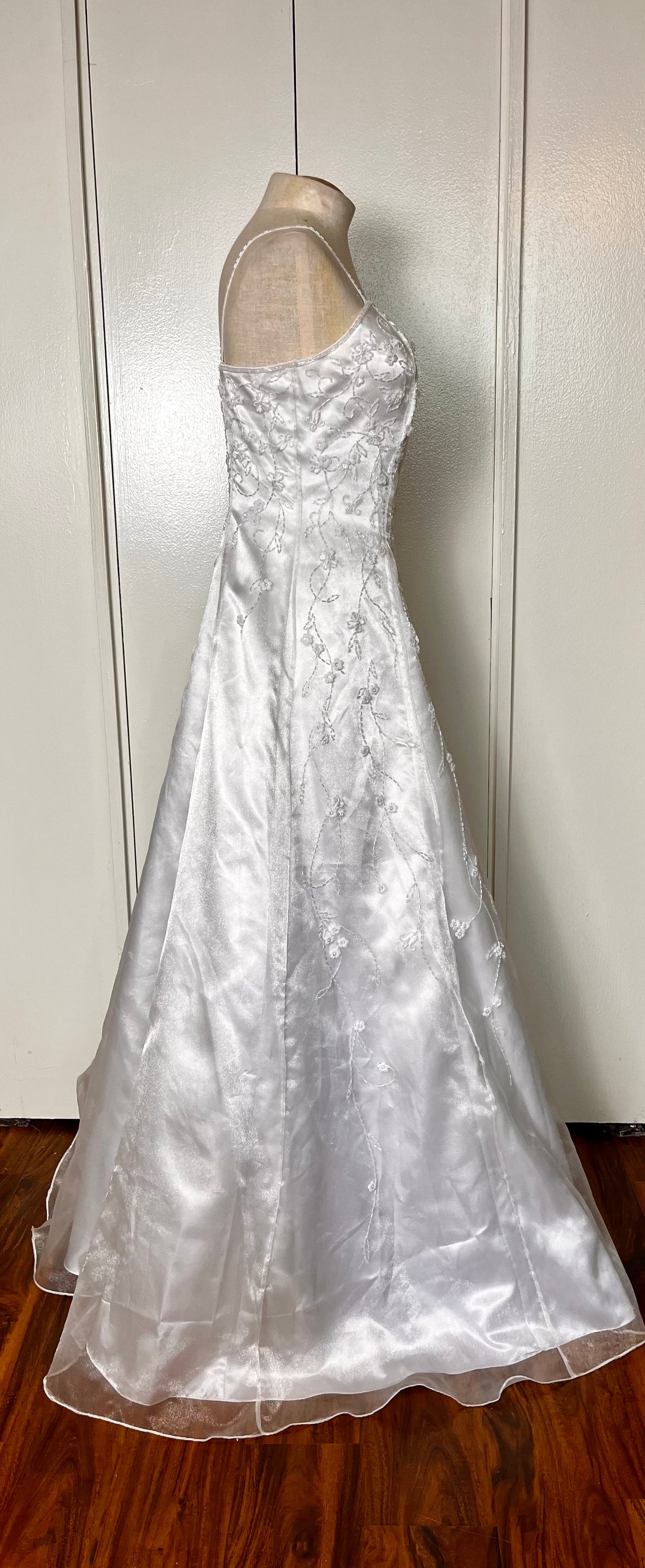 Vintage Y2K "Nina Caccini" White Flowers Beaded Gown