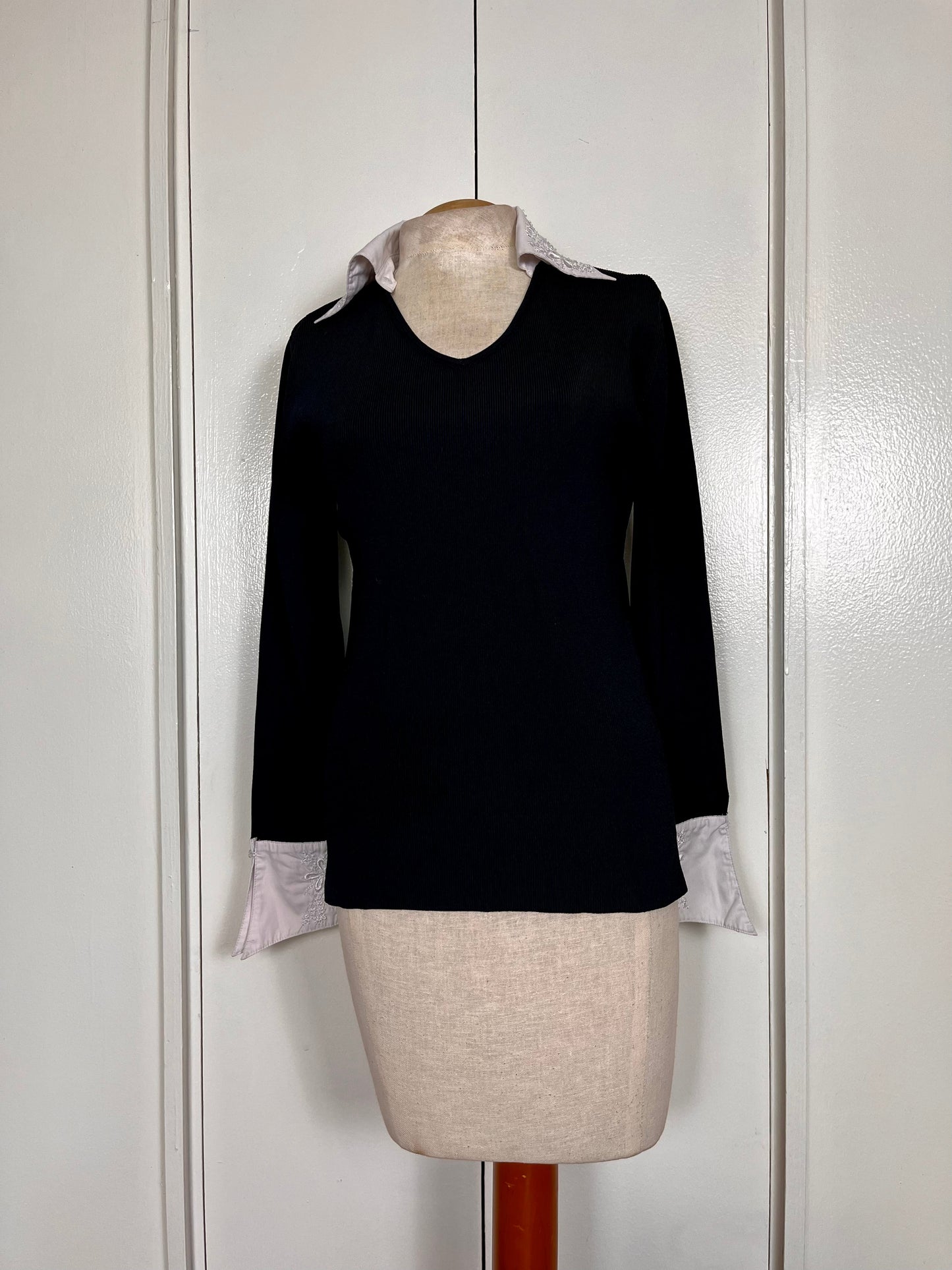 Vintage Y2K "Michelle Nicole" White & Black Collared Stretch-Knit Blouse