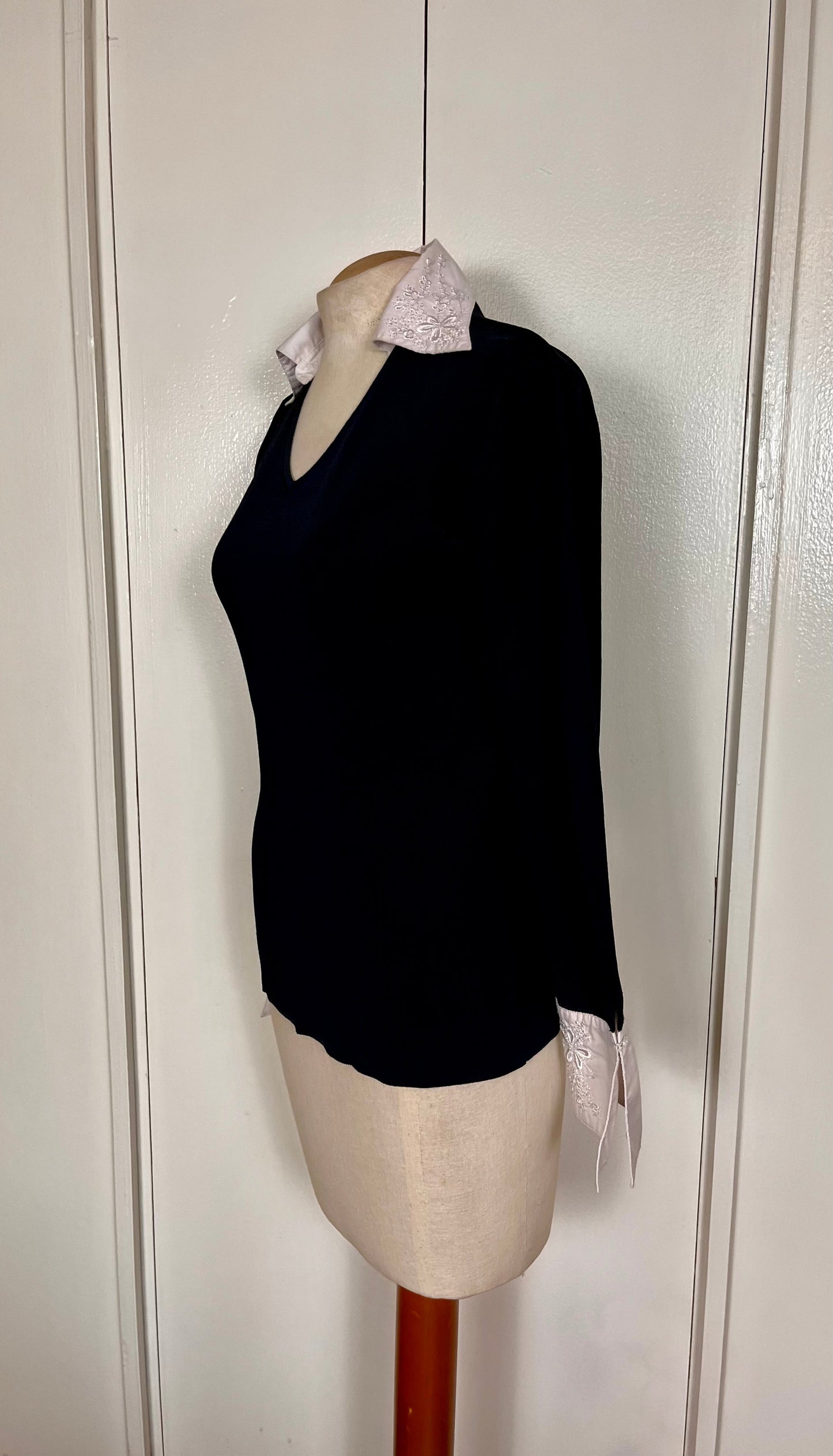 Vintage Y2K "Michelle Nicole" White & Black Collared Stretch-Knit Blouse