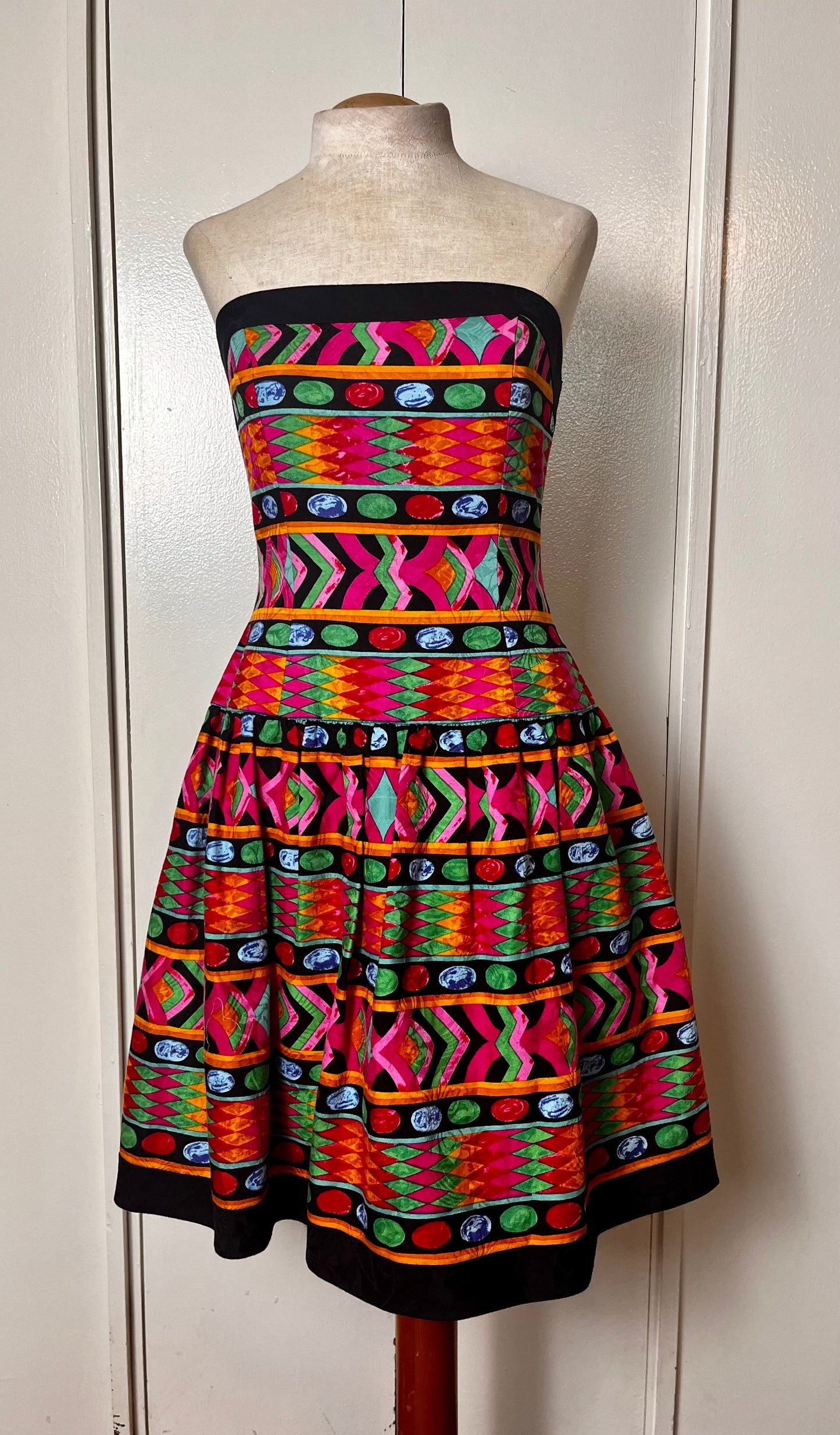 Vintage 1980's "A.J. Bari" Graphic Strapless Fit n Flare Mini Dress