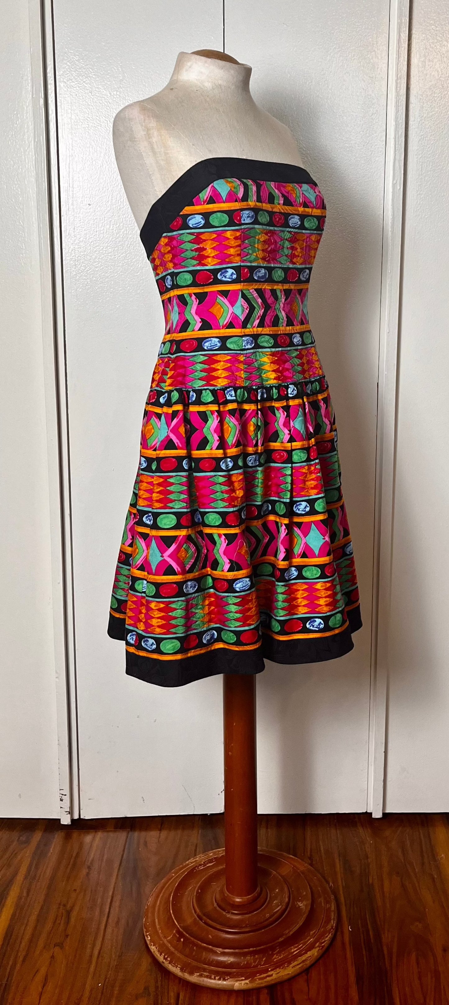 Vintage 1980's "A.J. Bari" Graphic Strapless Fit n Flare Mini Dress