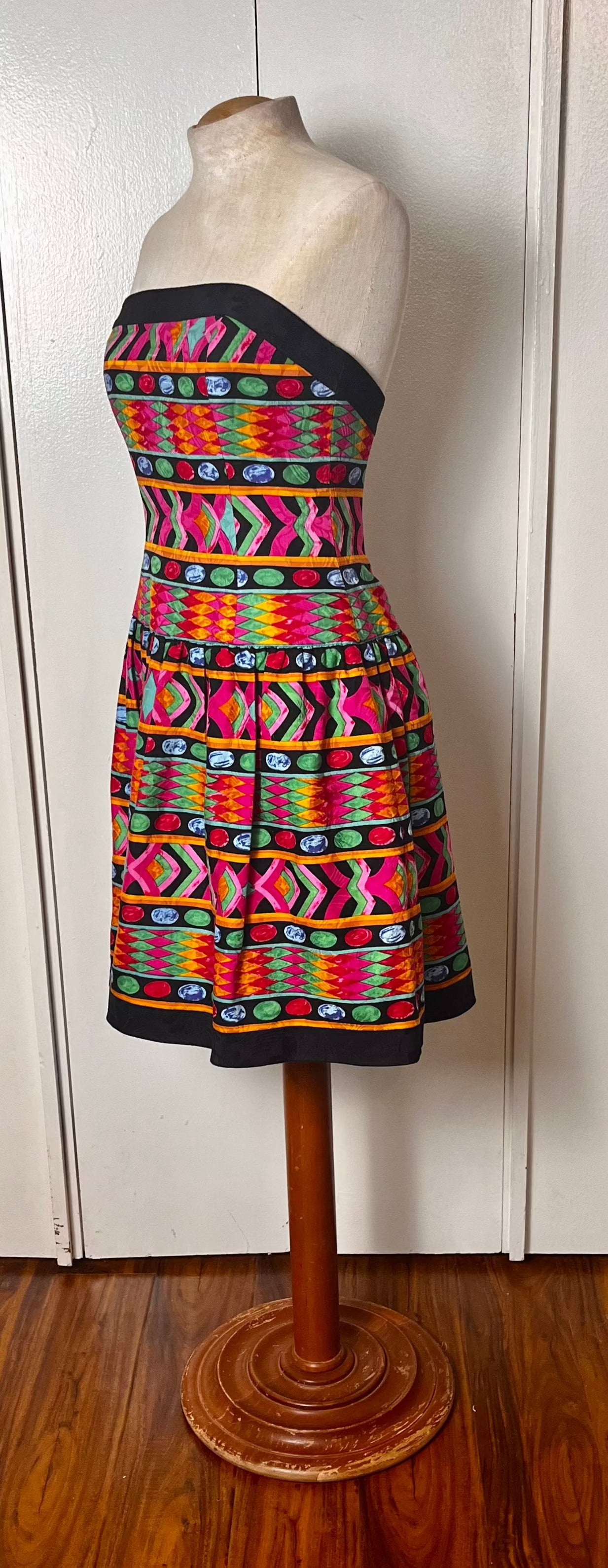 Vintage 1980's "A.J. Bari" Graphic Strapless Fit n Flare Mini Dress