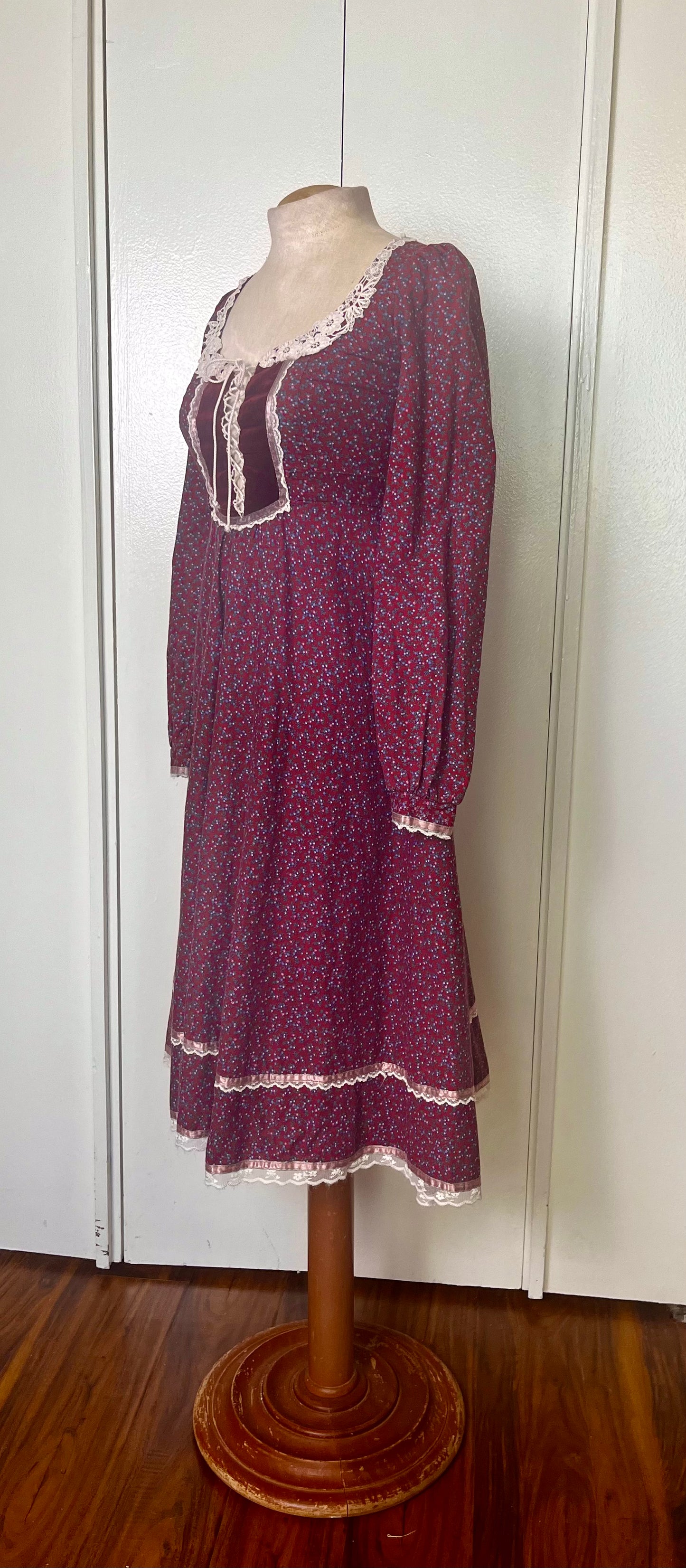 Vintage 1970’s "Gunne Sax by Jessica McClintock" Red and Purple Calico Long Sleeve Midi Dress (Size 5)