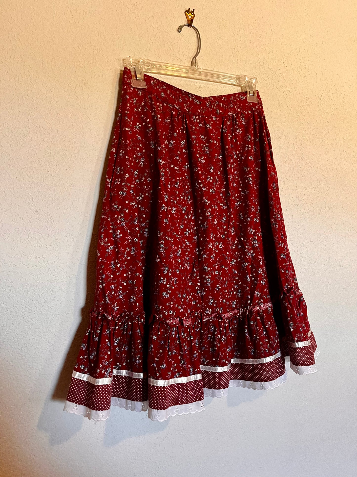 Vintage 1970’s "Gunne Sax by Jessica McClintock" (Jeunes filles) Red Calico Skirt