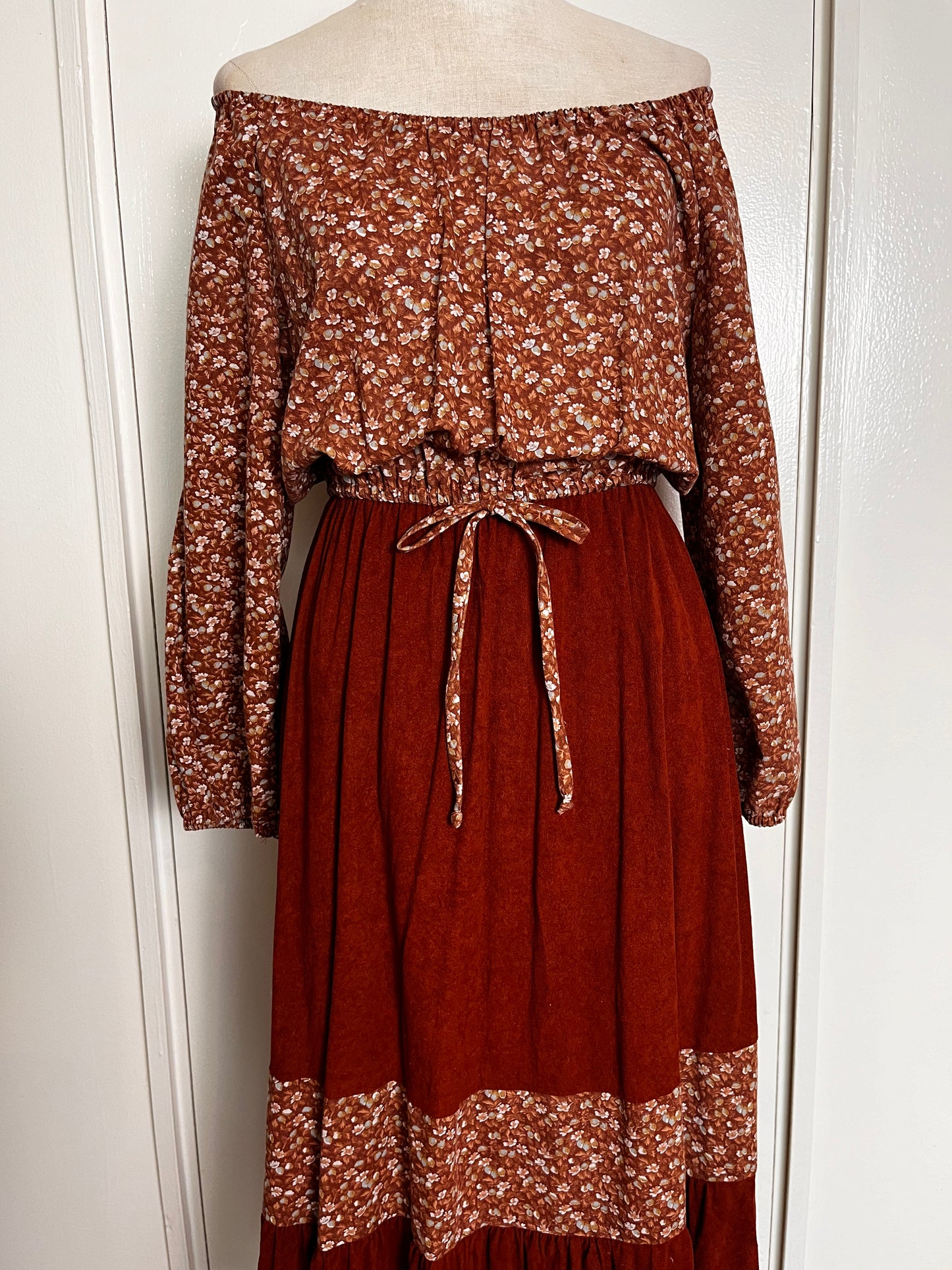 Vintage 1970's Terracotta-Rust Calico Prairie Midi Dress