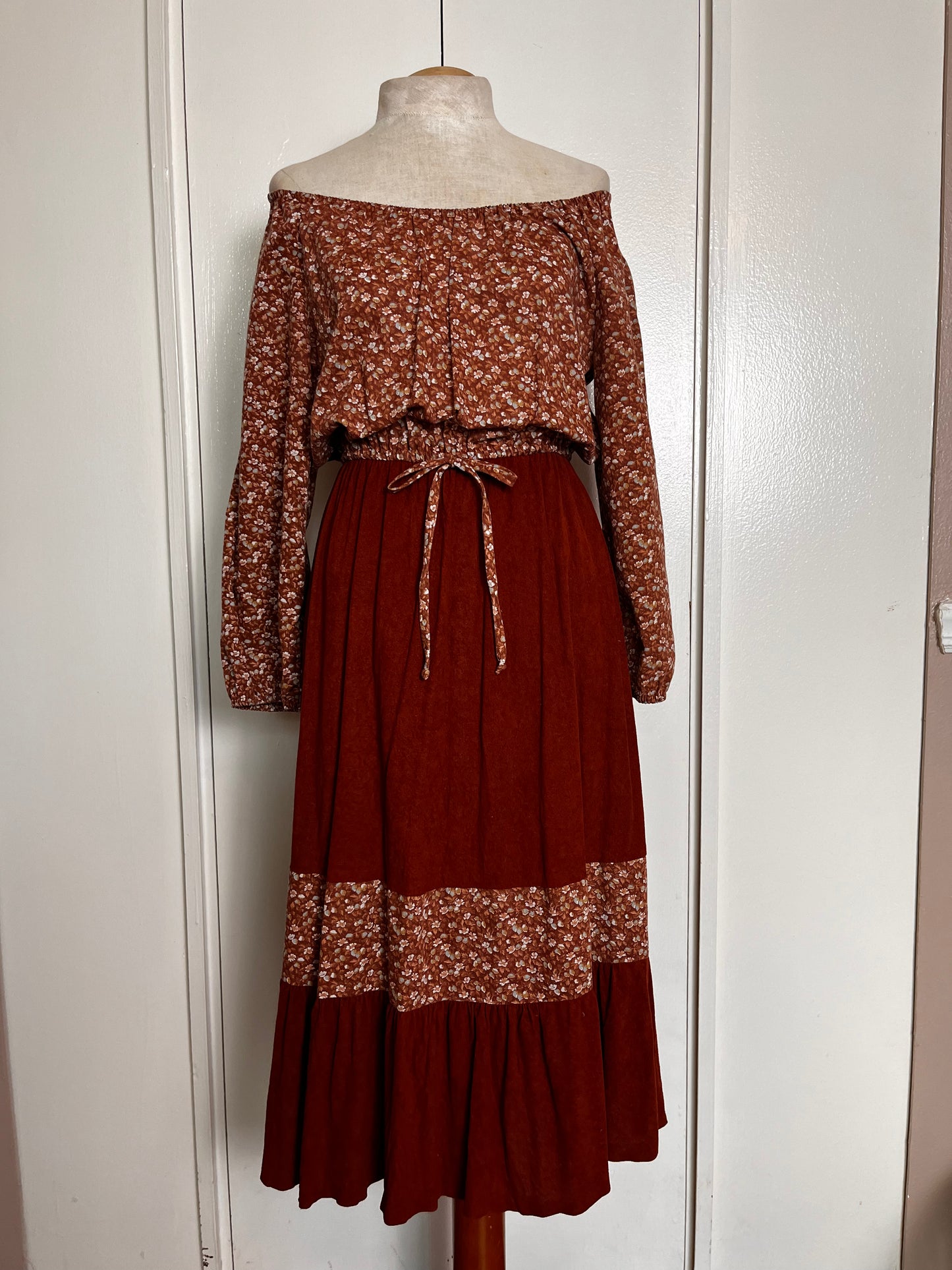 Vintage 1970's Terracotta-Rust Calico Prairie Midi Dress
