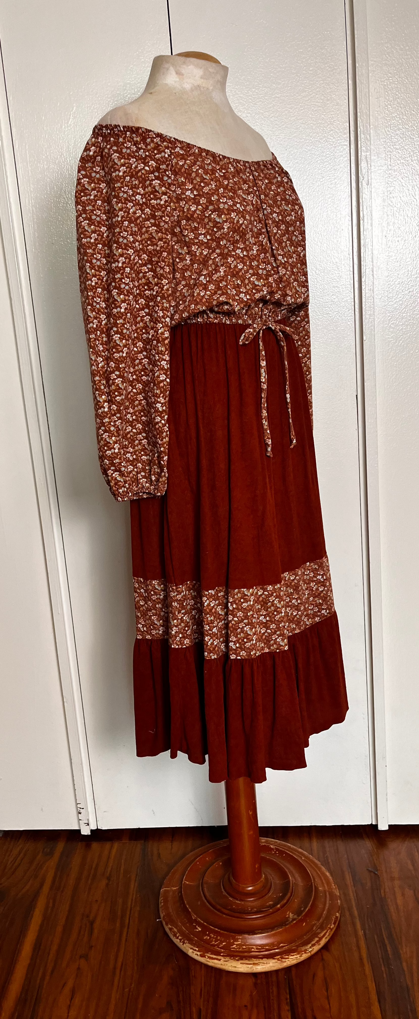 Vintage 1970's Terracotta-Rust Calico Prairie Midi Dress