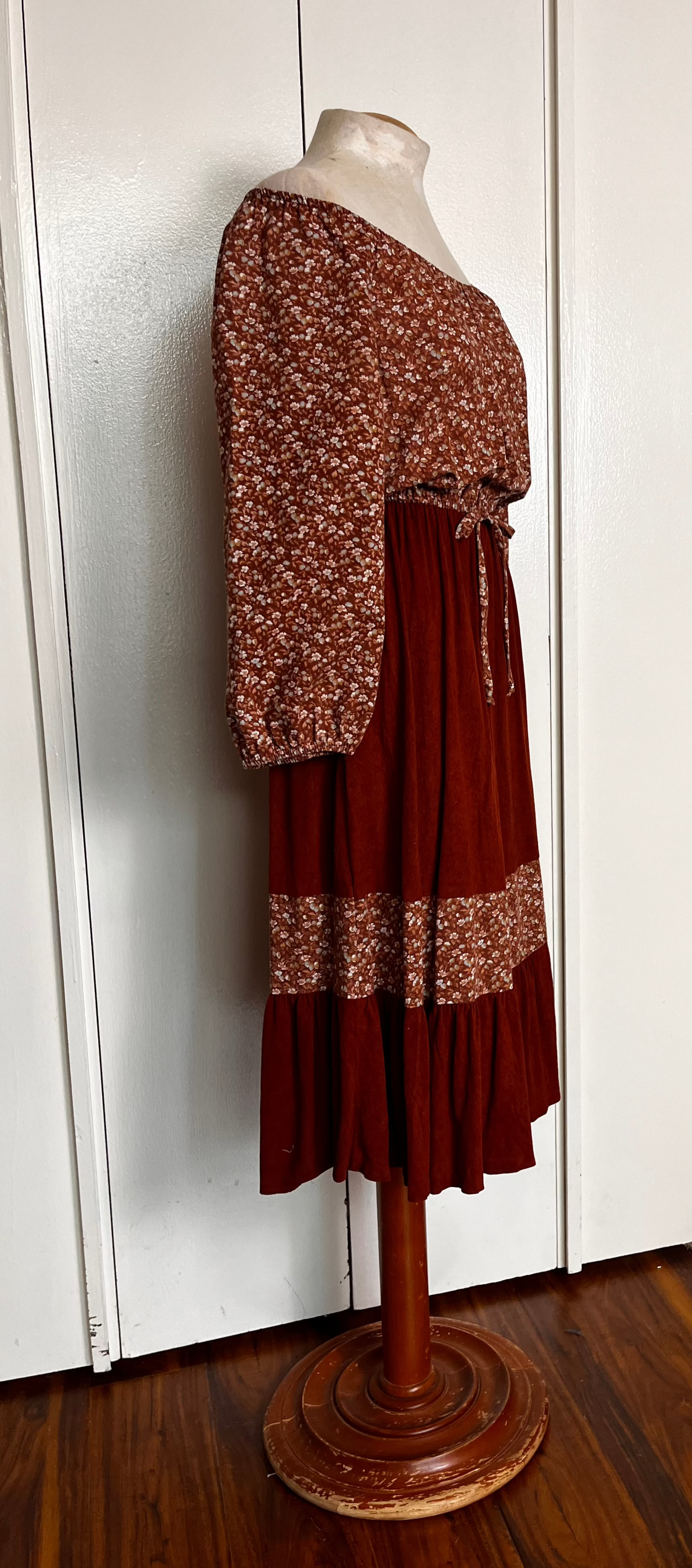 Vintage 1970's Terracotta-Rust Calico Prairie Midi Dress