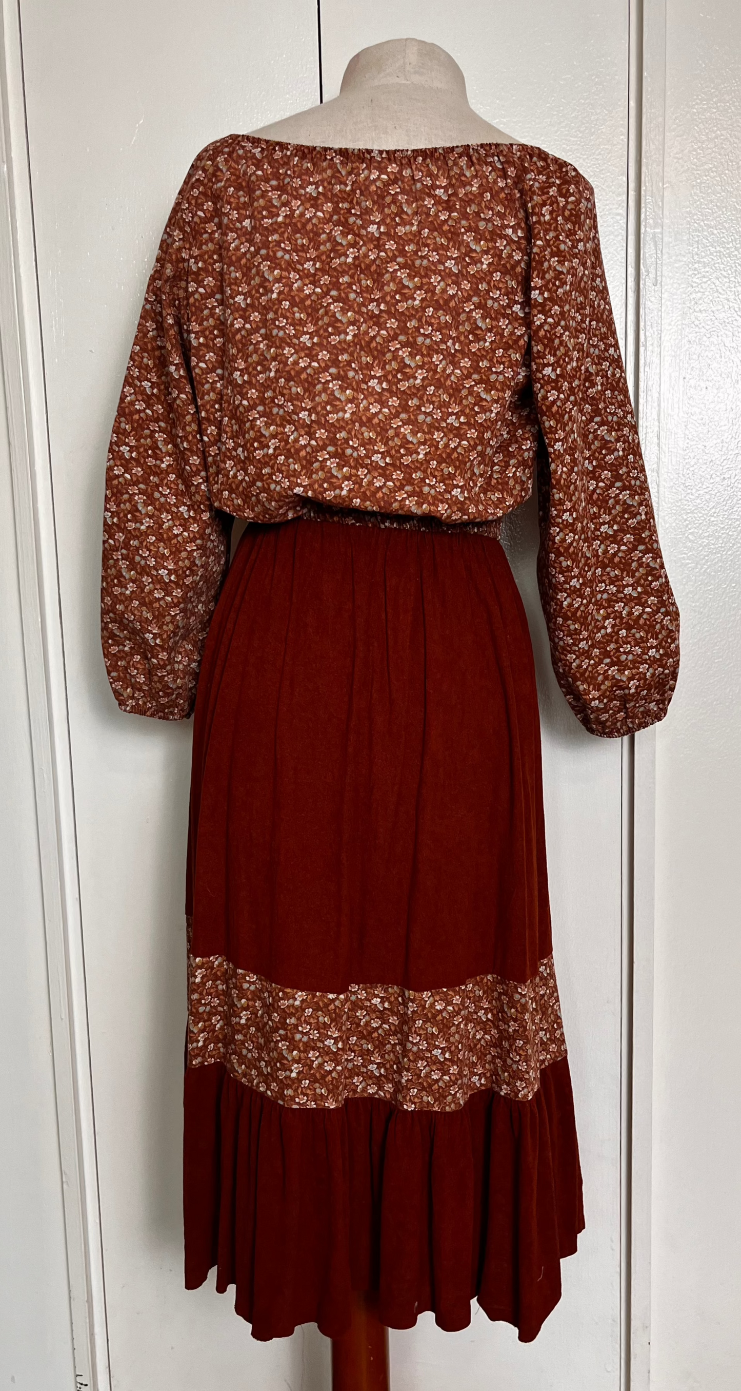 Vintage 1970's Terracotta-Rust Calico Prairie Midi Dress