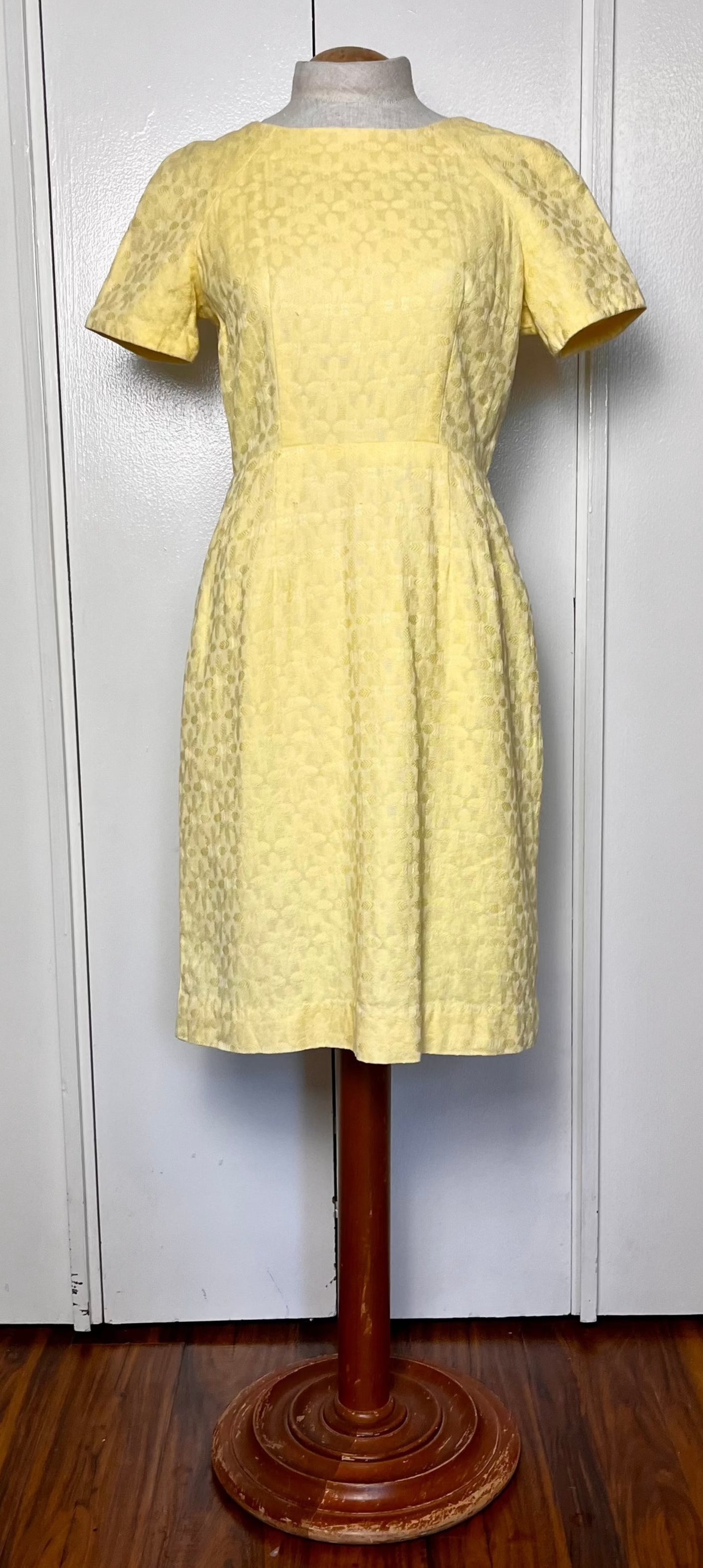 Vintage 1960’s Light Yellow Daisy Flower Short Sleeve Sheath Dress