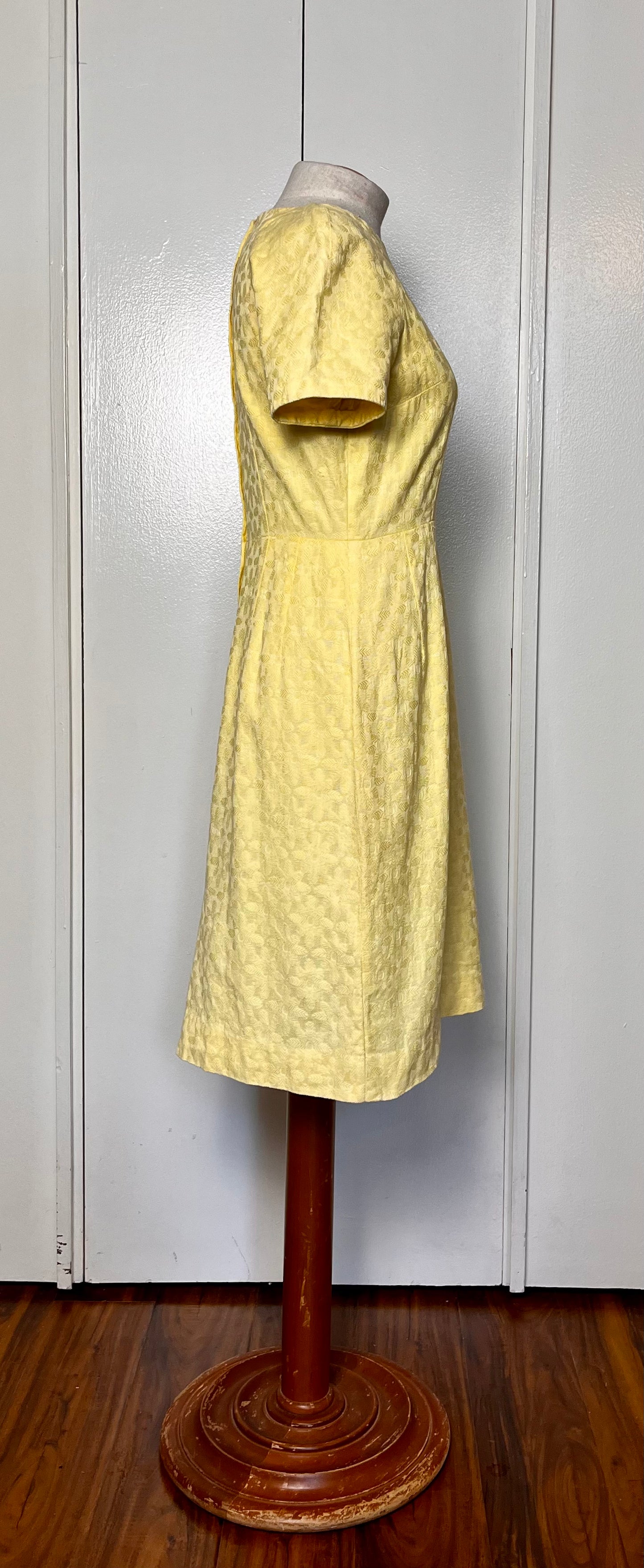 Vintage 1960’s Light Yellow Daisy Flower Short Sleeve Sheath Dress