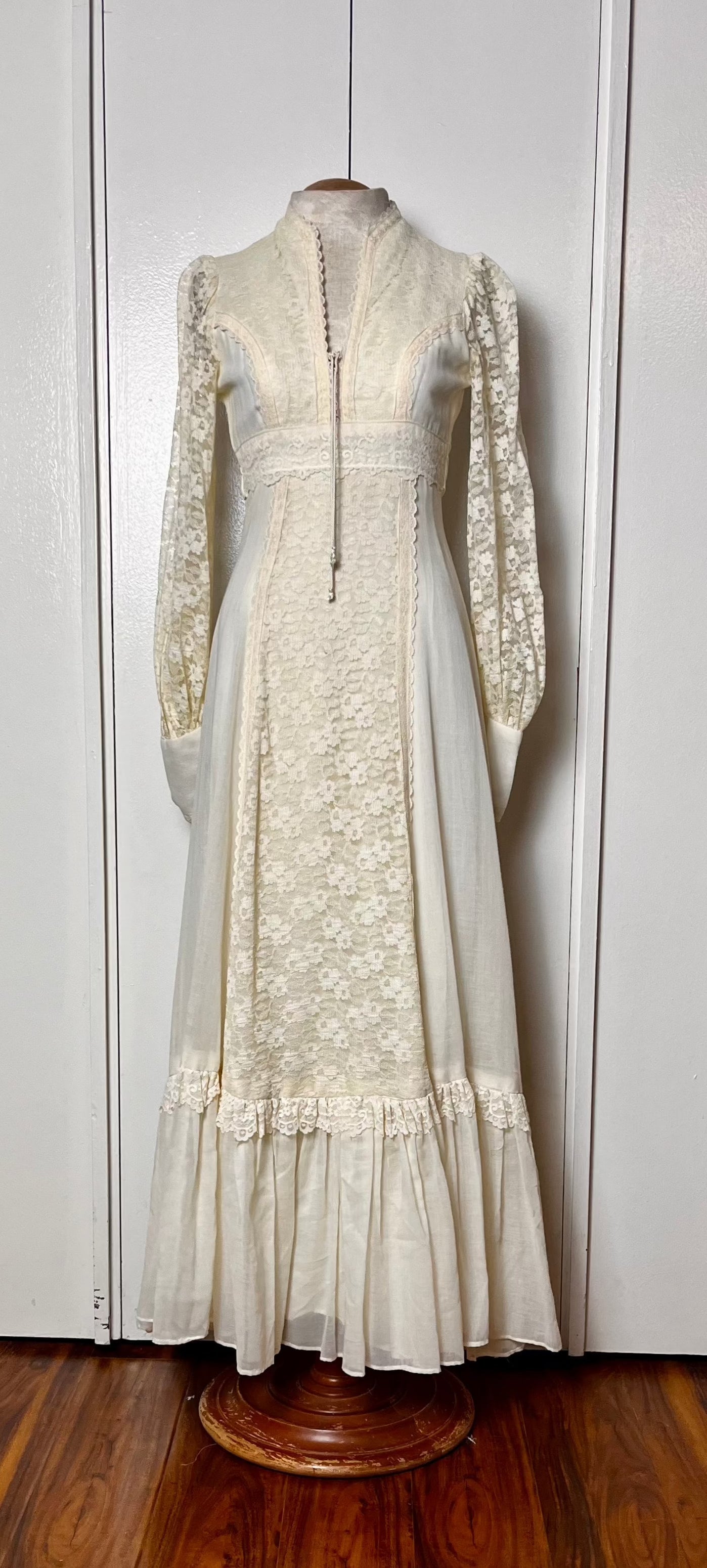 Vintage 1970's "Gunne Sax by Jessica McClintock" Ivory Long Sleeve Maxi Dress