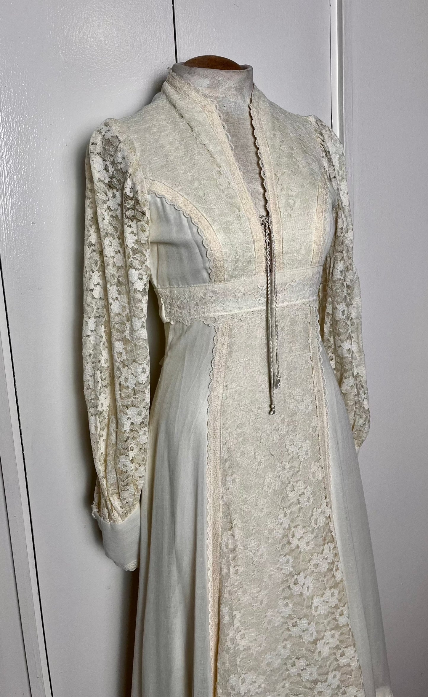 Vintage 1970's "Gunne Sax by Jessica McClintock" Ivory Long Sleeve Maxi Dress