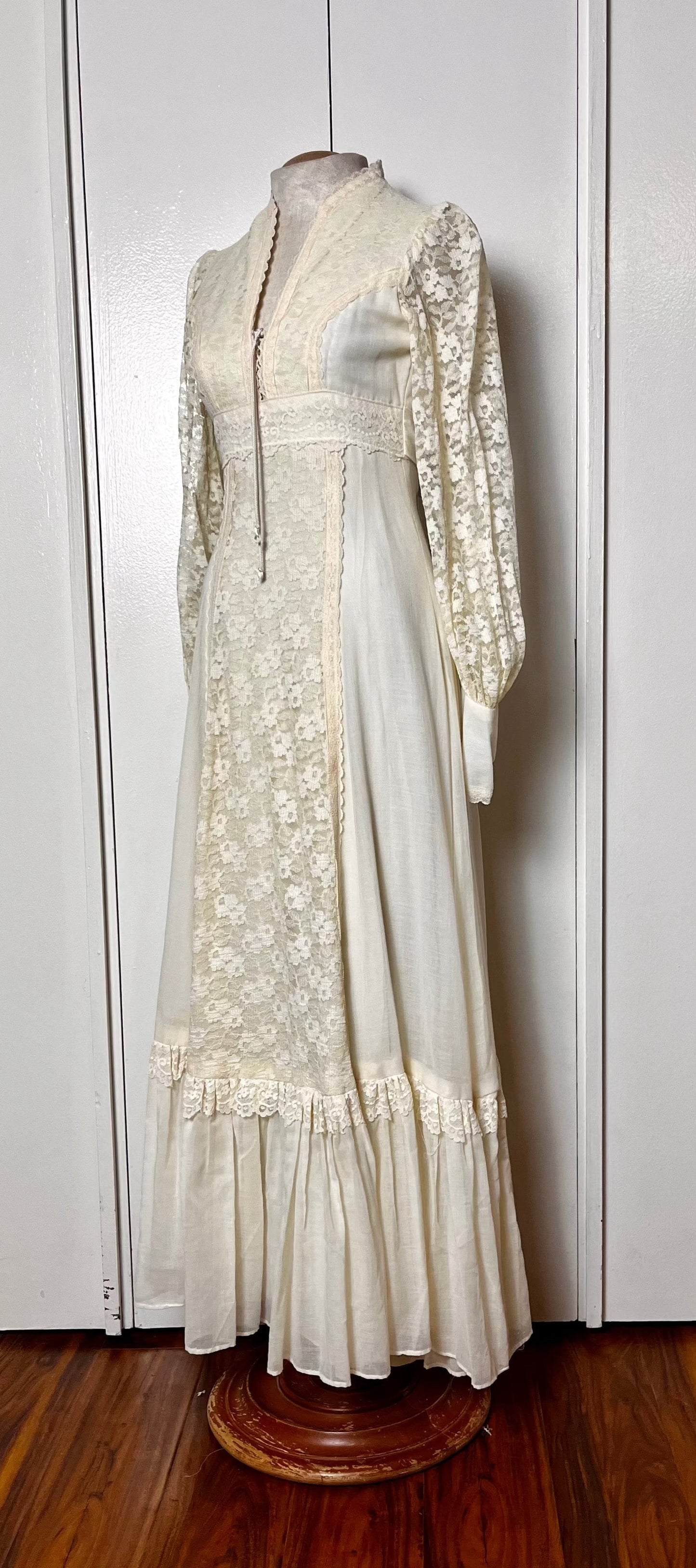 Vintage 1970's "Gunne Sax by Jessica McClintock" Ivory Long Sleeve Maxi Dress