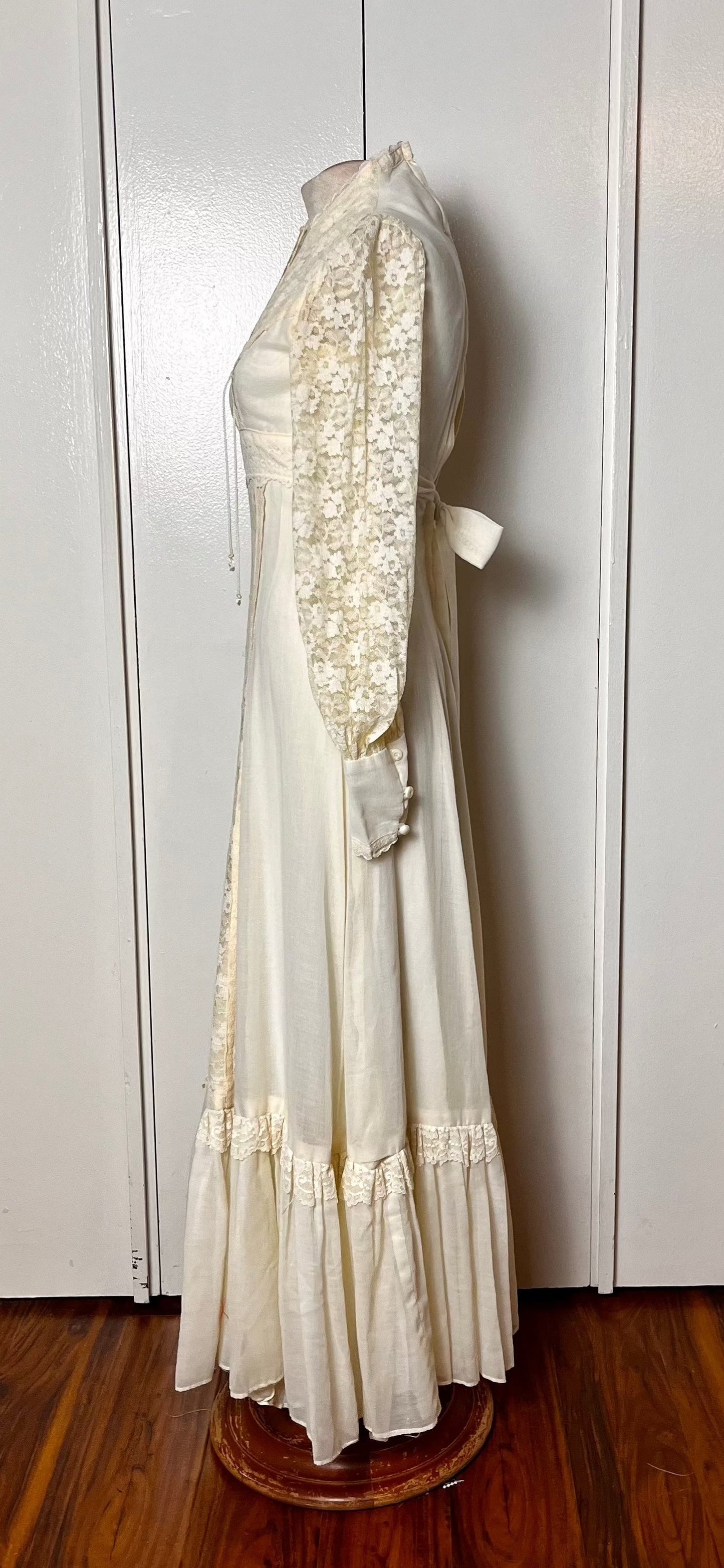 Vintage 1970's "Gunne Sax by Jessica McClintock" Ivory Long Sleeve Maxi Dress