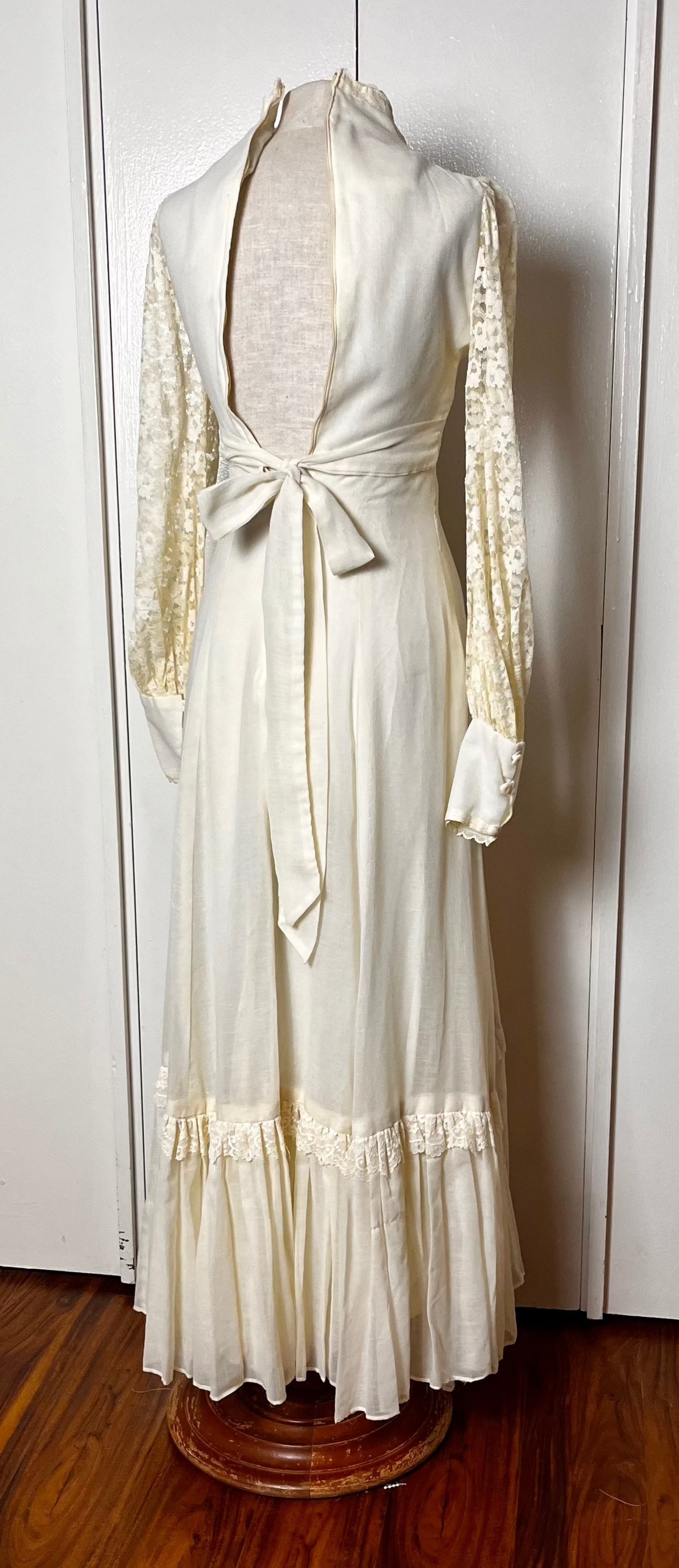 Vintage 1970's "Gunne Sax by Jessica McClintock" Ivory Long Sleeve Maxi Dress
