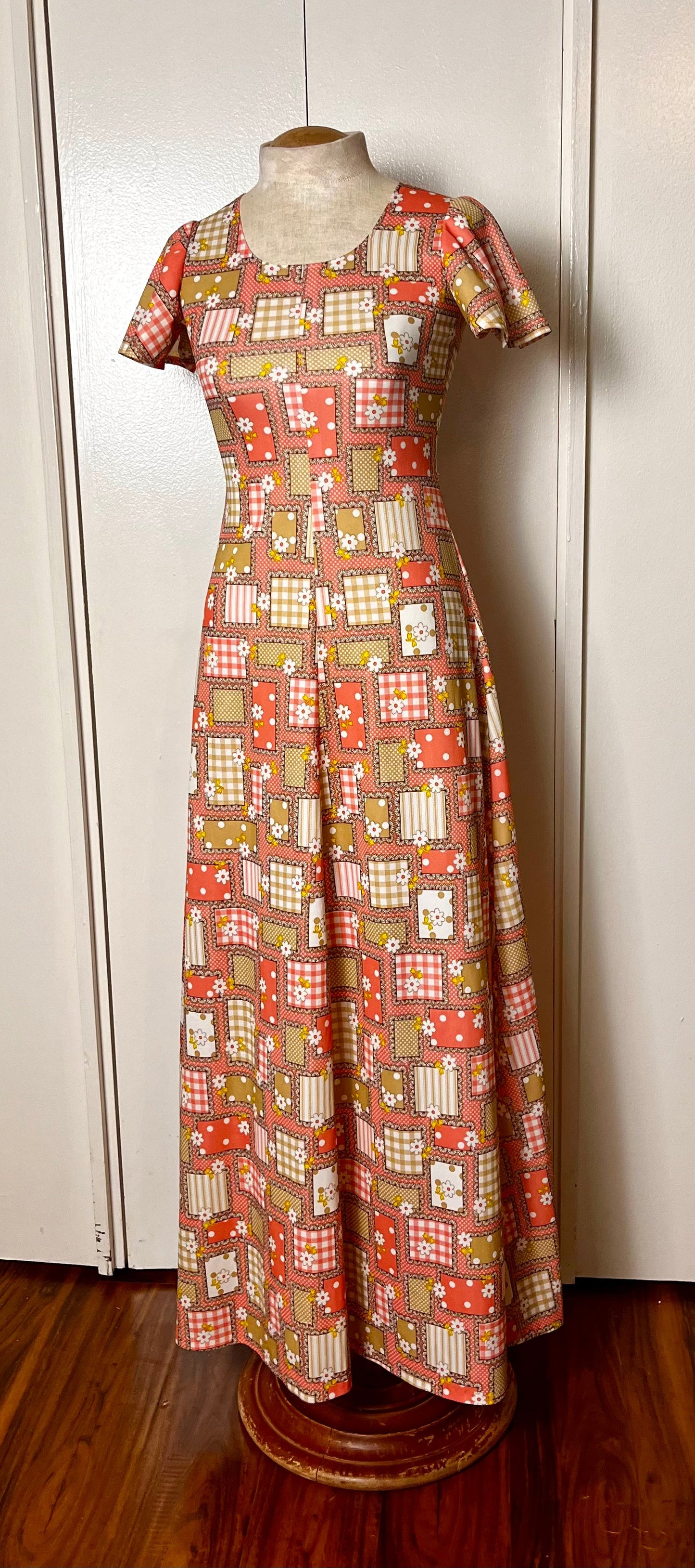 Vintage 1970's Patchwork-Daisy Maxi Dress