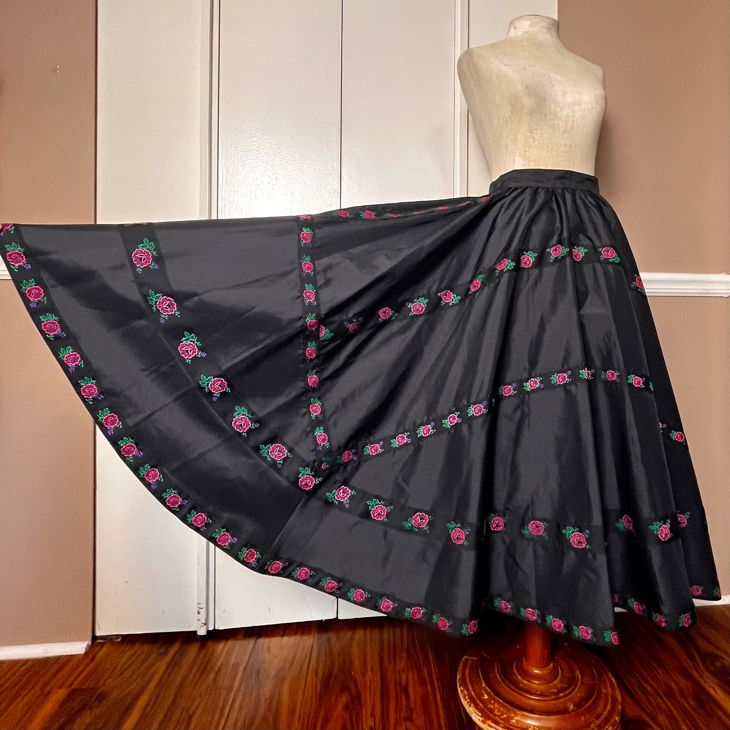 Vintage 1990's does 50's "Mondi" Black Rose Trim Circle Skirt