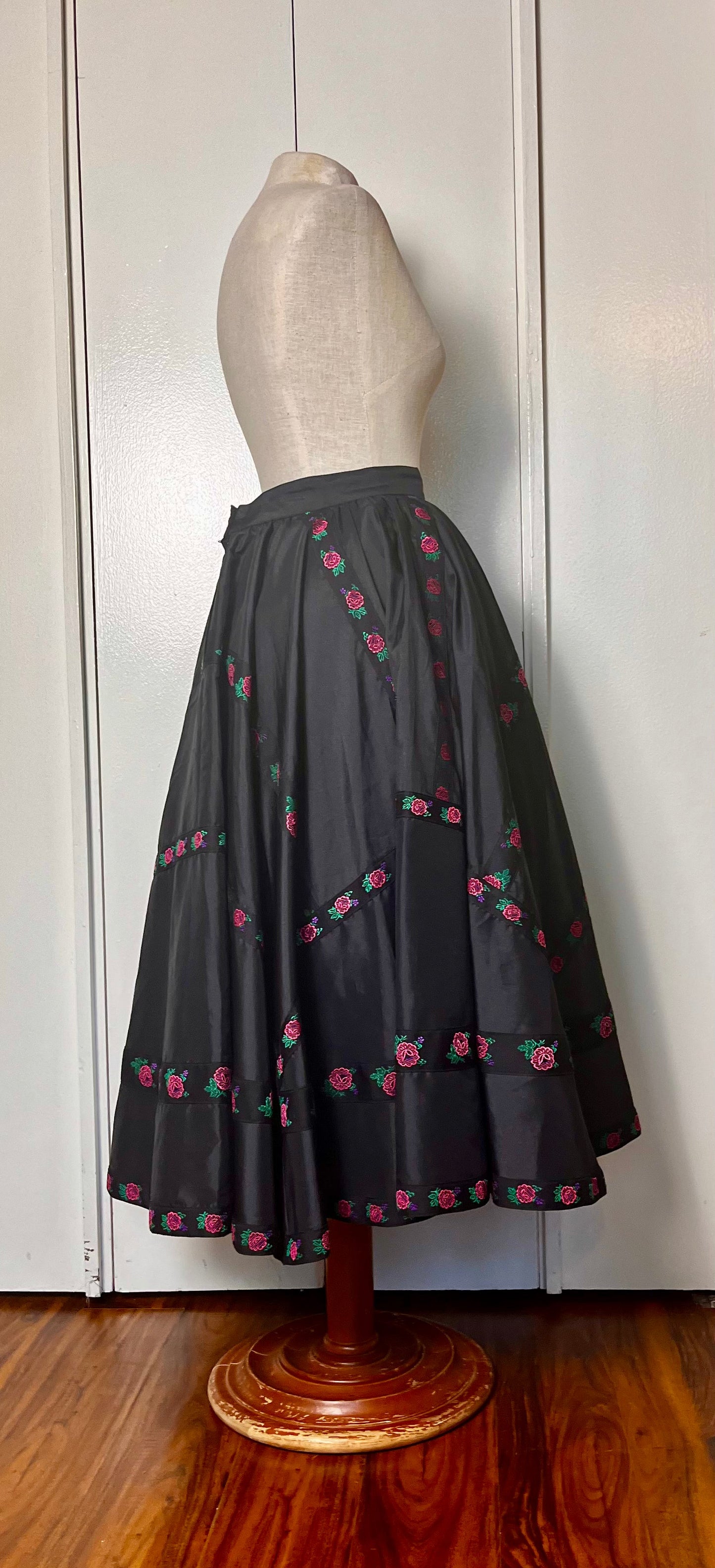 Vintage 1990's does 50's "Mondi" Black Rose Trim Circle Skirt