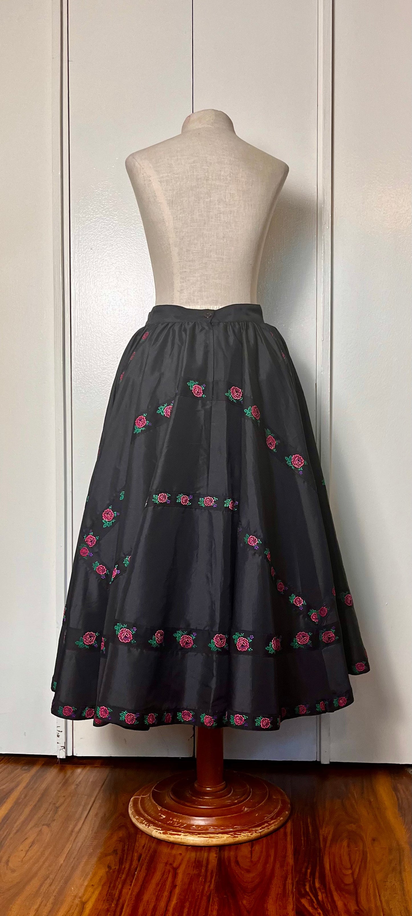 Vintage 1990's does 50's "Mondi" Black Rose Trim Circle Skirt