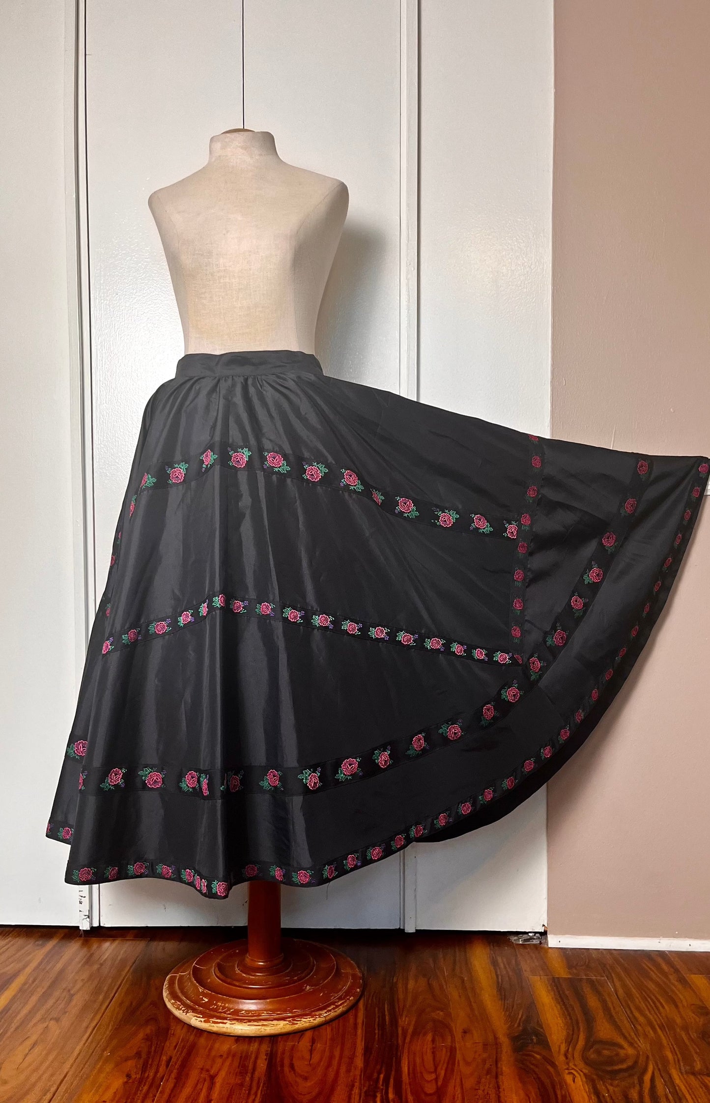 Vintage 1990's does 50's "Mondi" Black Rose Trim Circle Skirt
