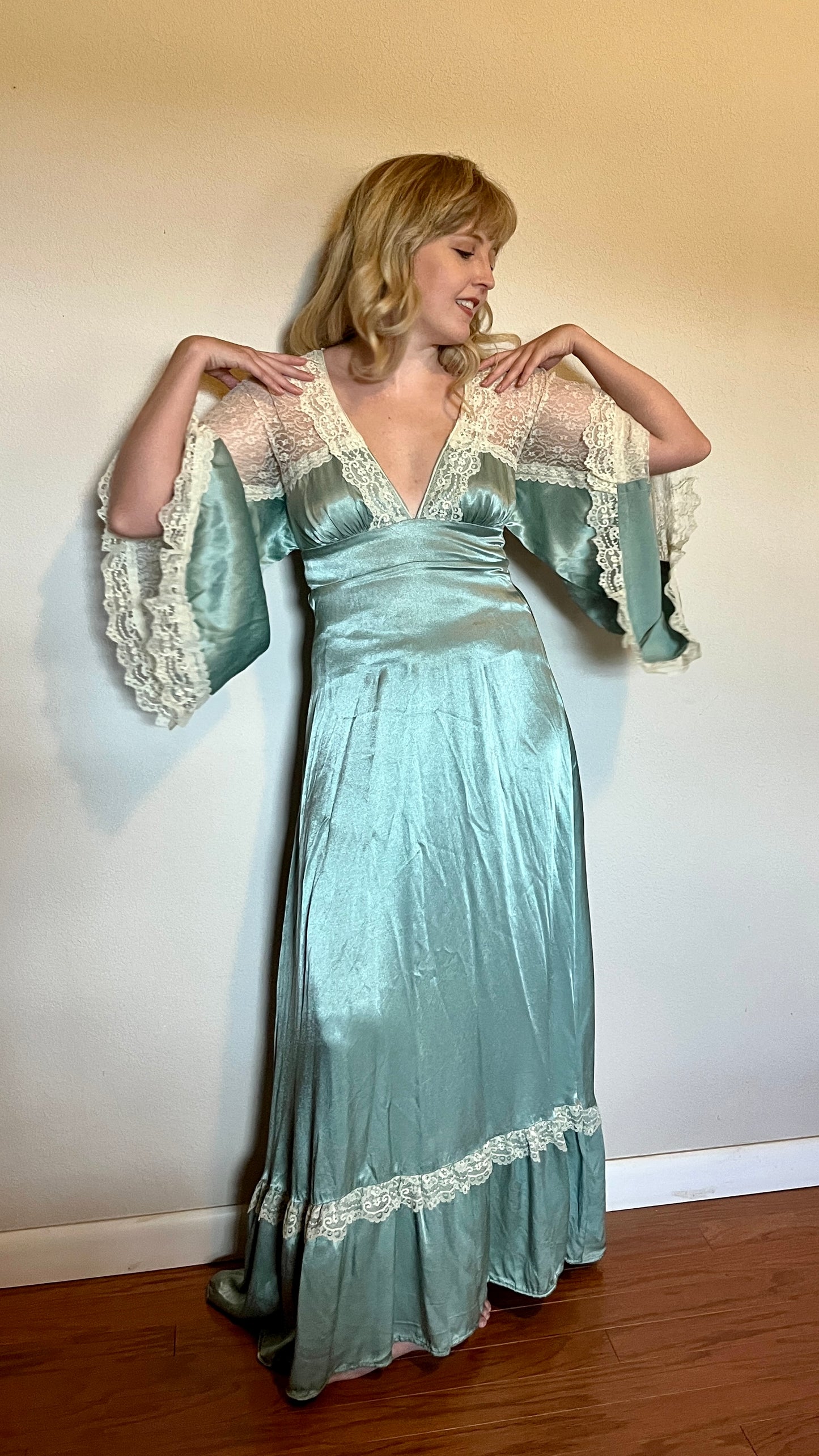 Vintage 1970’s Gunne Sax by Jessica McClintock Green Crepe Satin & Lace Angel Sleeve Dress