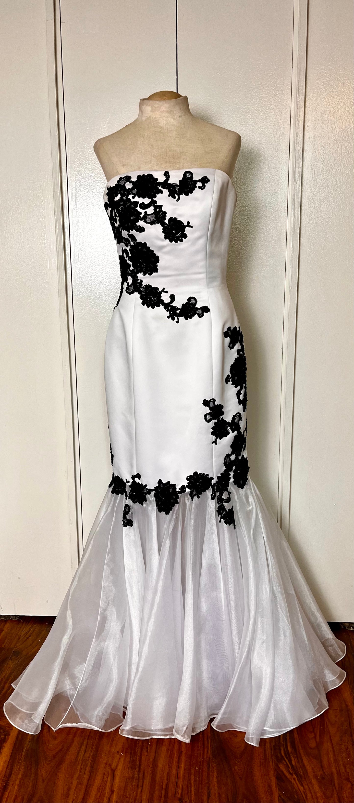 Vintage Y2K "Jovani" White w/ Black Lace Strapless Gown