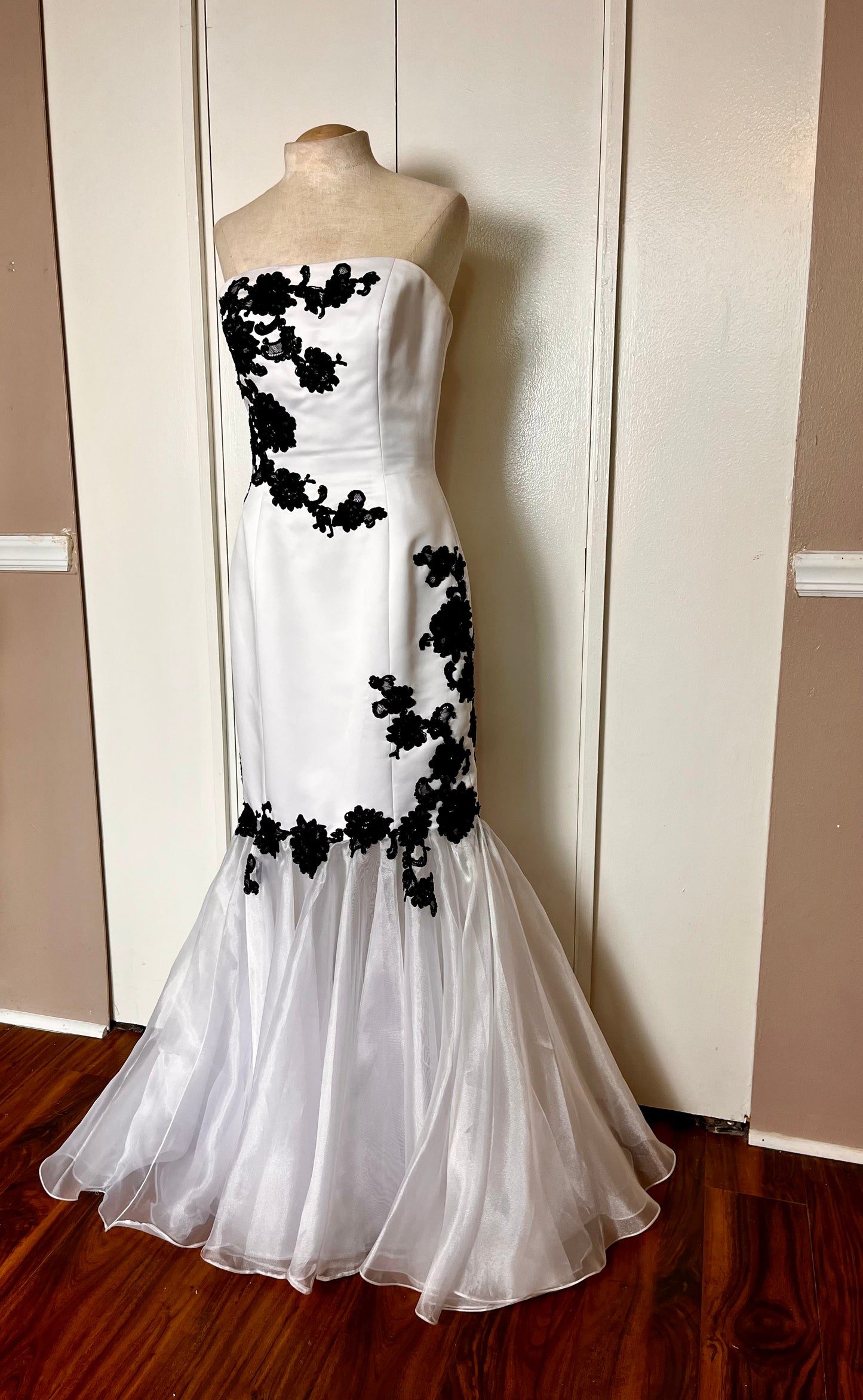 Vintage Y2K "Jovani" White w/ Black Lace Strapless Gown