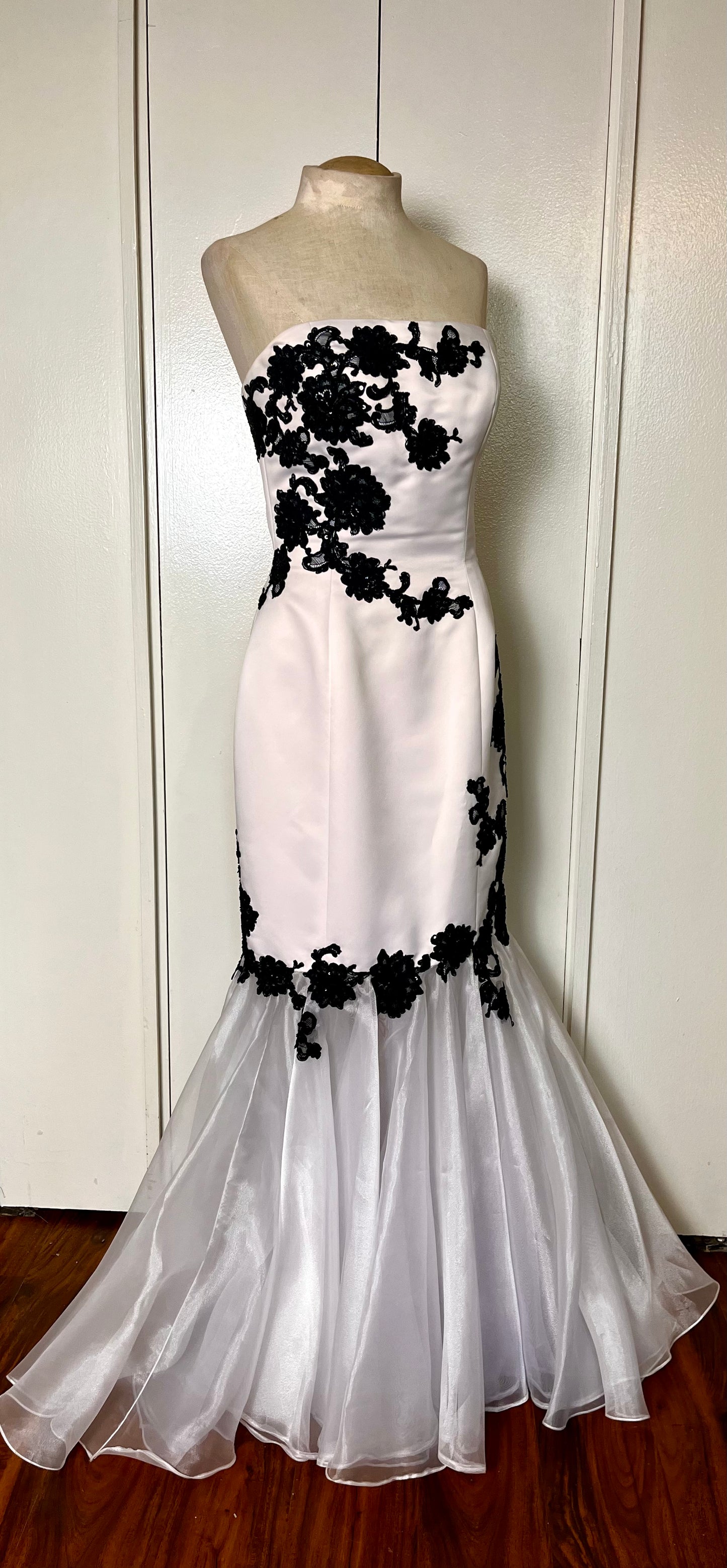 Vintage Y2K "Jovani" White w/ Black Lace Strapless Gown