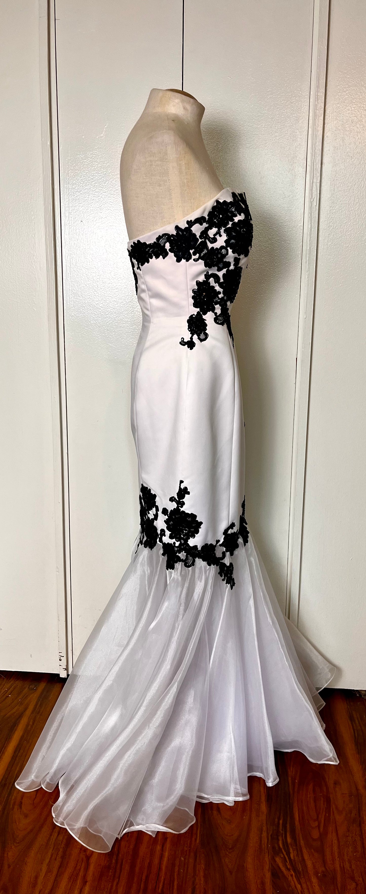 Vintage Y2K "Jovani" White w/ Black Lace Strapless Gown