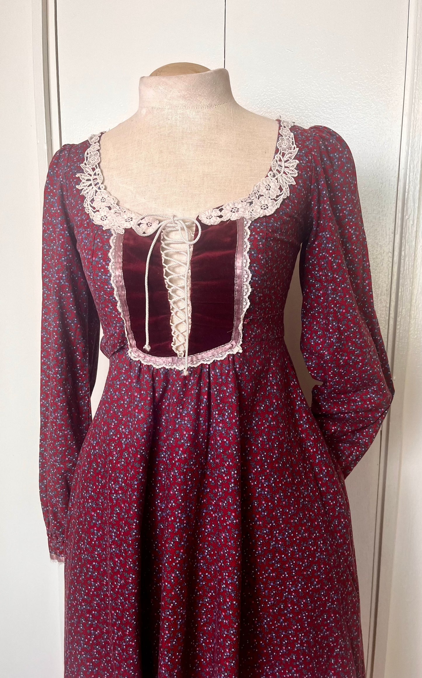 Vintage 1970’s "Gunne Sax by Jessica McClintock" Red and Purple Calico Long Sleeve Midi Dress (Size 5)