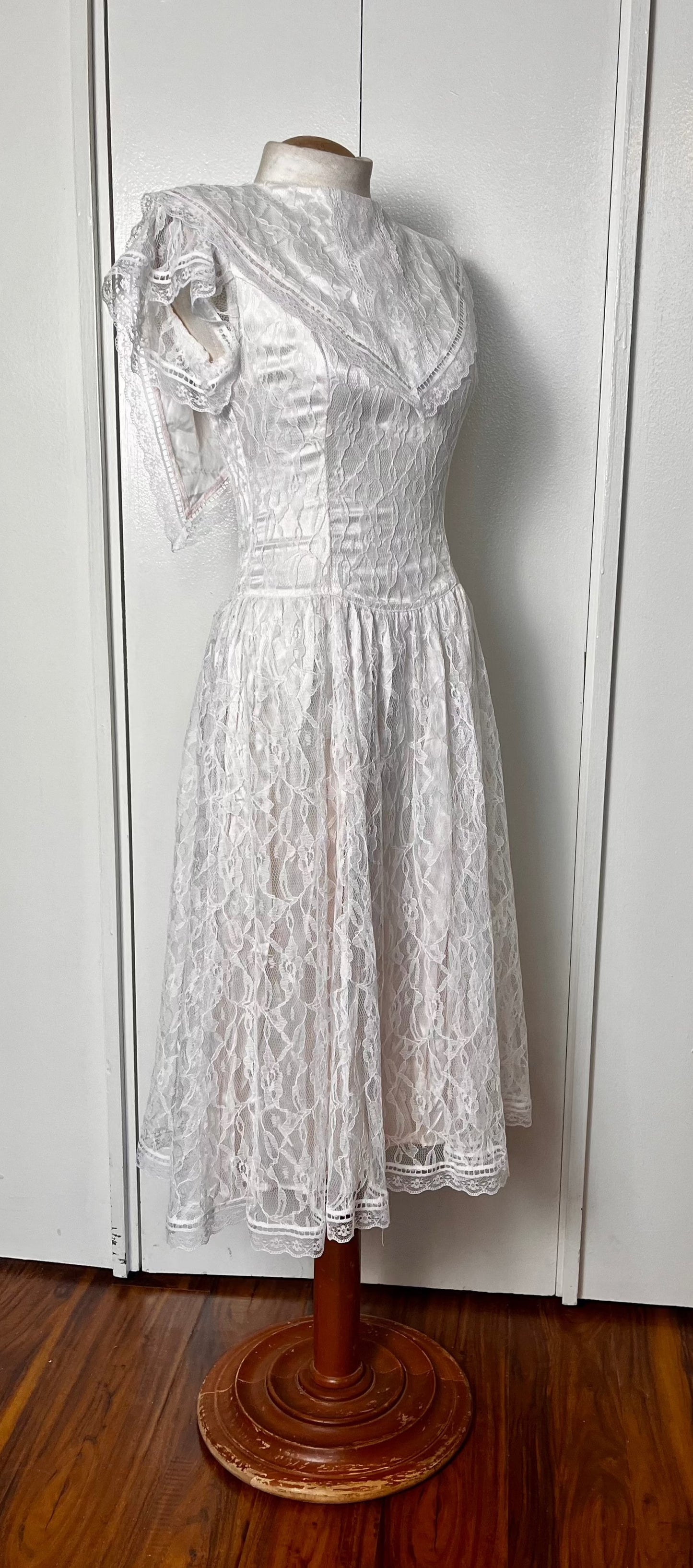 Vintage 1980's "Gunne Sax by Jessica McClintock" Light Pink and Lace Midi Dress