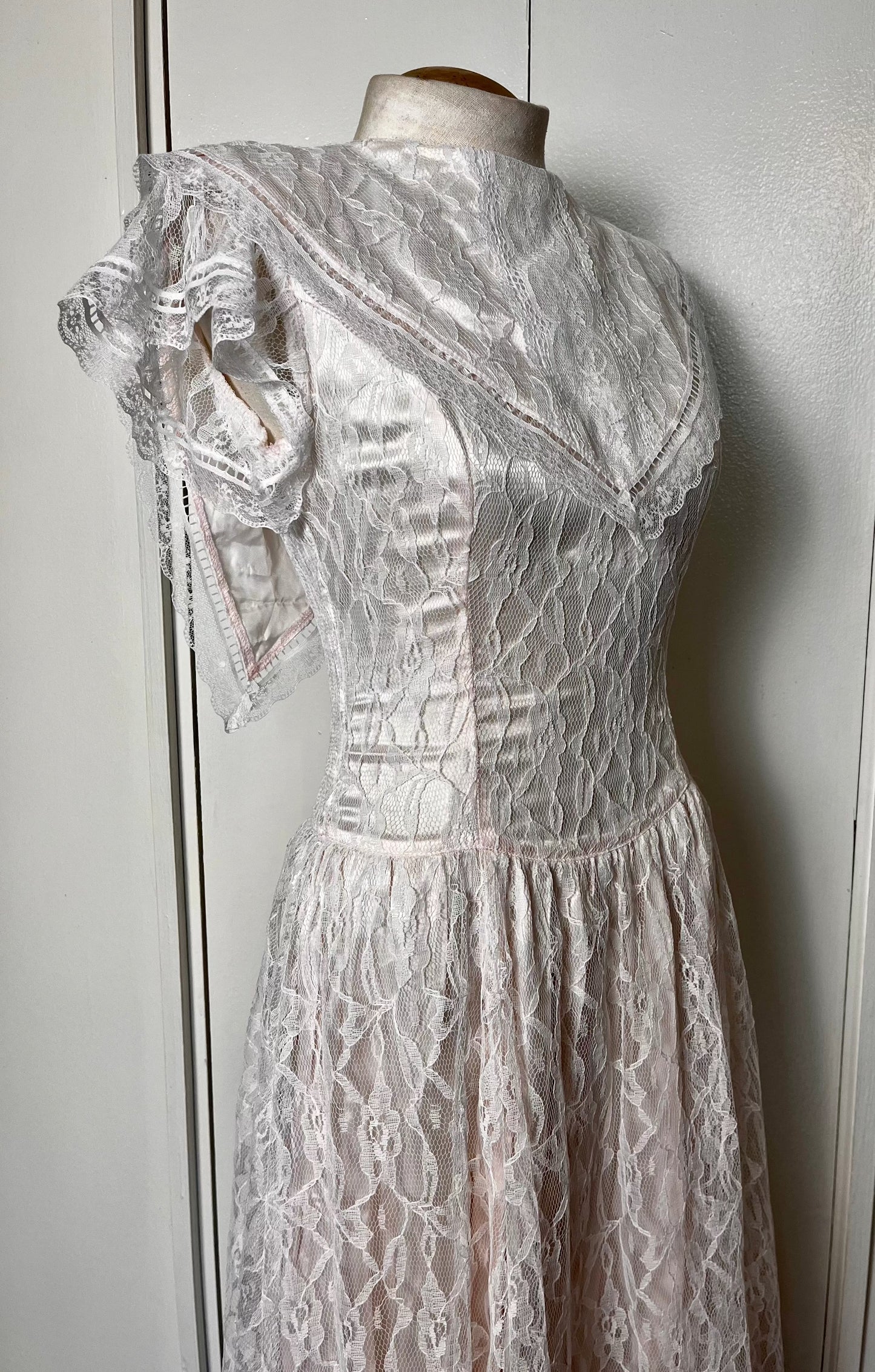 Vintage 1980's "Gunne Sax by Jessica McClintock" Light Pink and Lace Midi Dress