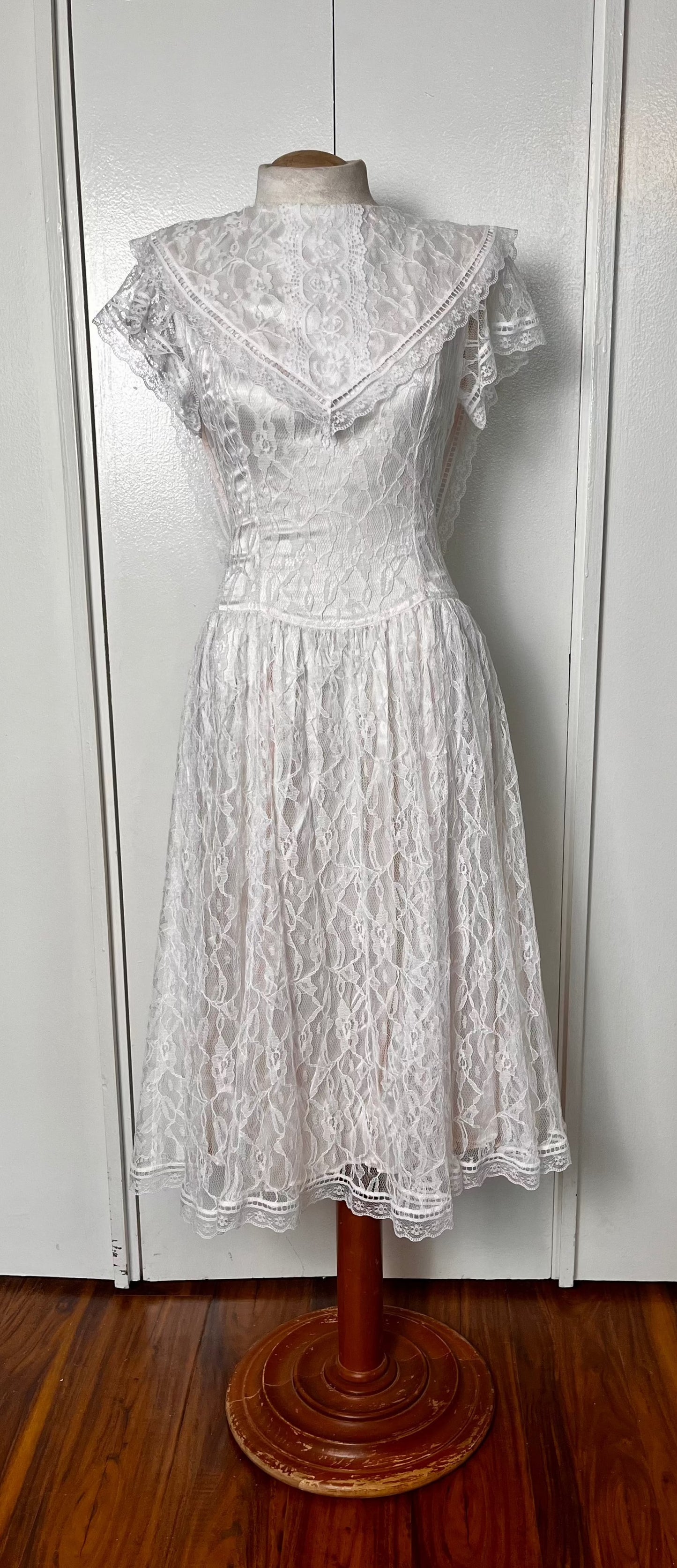 Vintage 1980's "Gunne Sax by Jessica McClintock" Light Pink and Lace Midi Dress