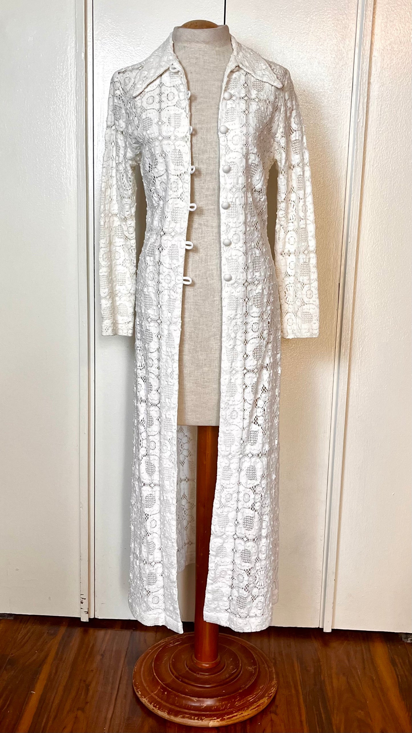 Vintage 1970’s "Young Dimensions" Crochet Lace Long Sleeve Duster