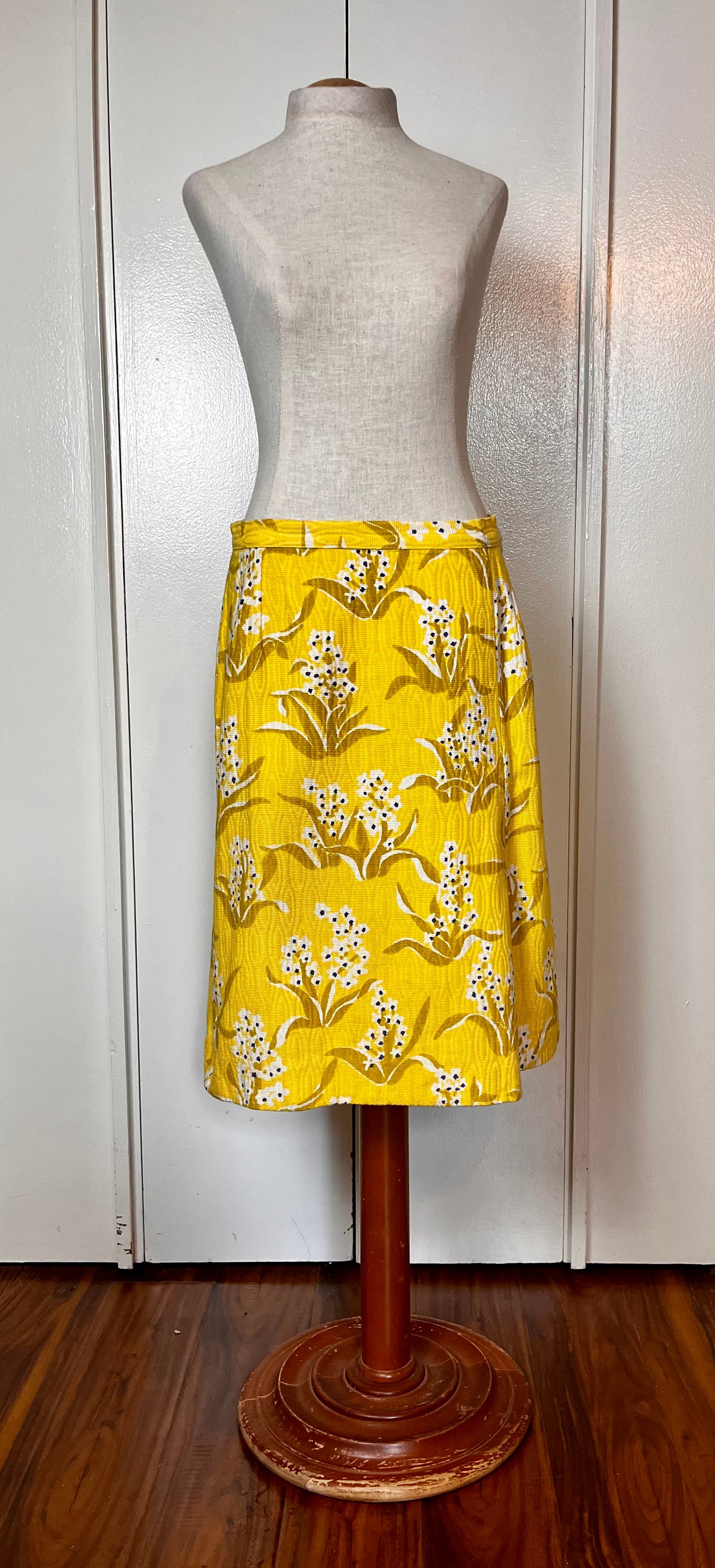 Vintage 1960’s Yellow Hydrangea-Print Tweed Two-Piece Suit: Jacket & Skirt Set