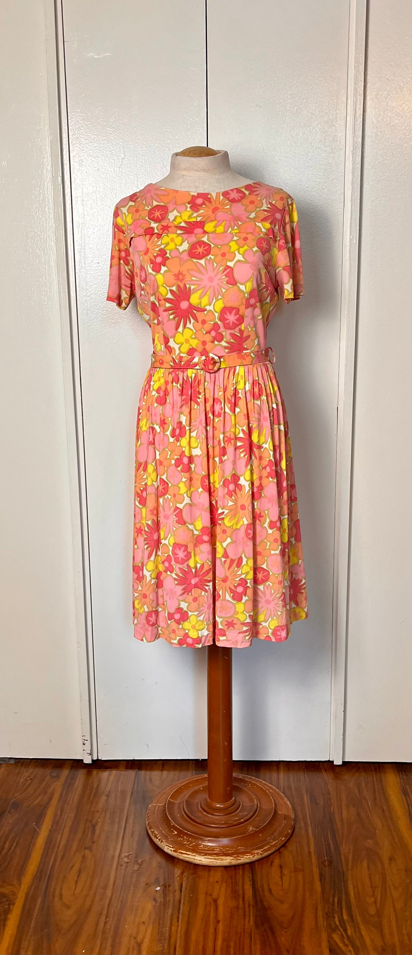 Vintage 1960's Flower-Power Fit n Flare Nylon Midi Dress with Belt