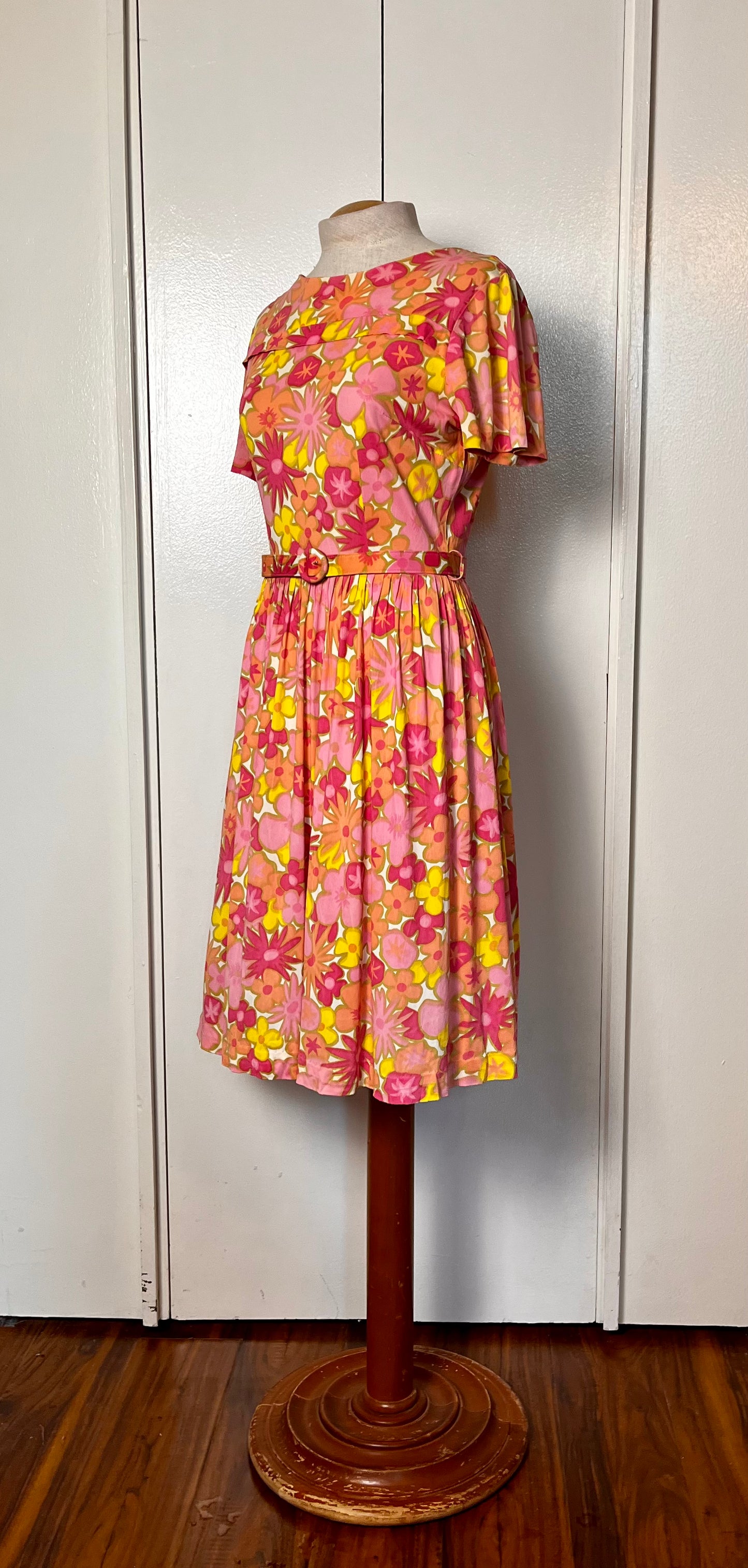 Vintage 1960's Flower-Power Fit n Flare Nylon Midi Dress with Belt