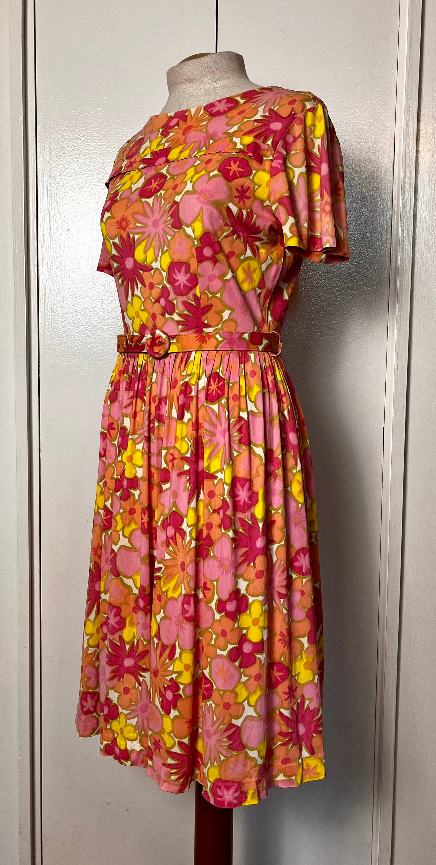 Vintage 1960's Flower-Power Fit n Flare Nylon Midi Dress with Belt