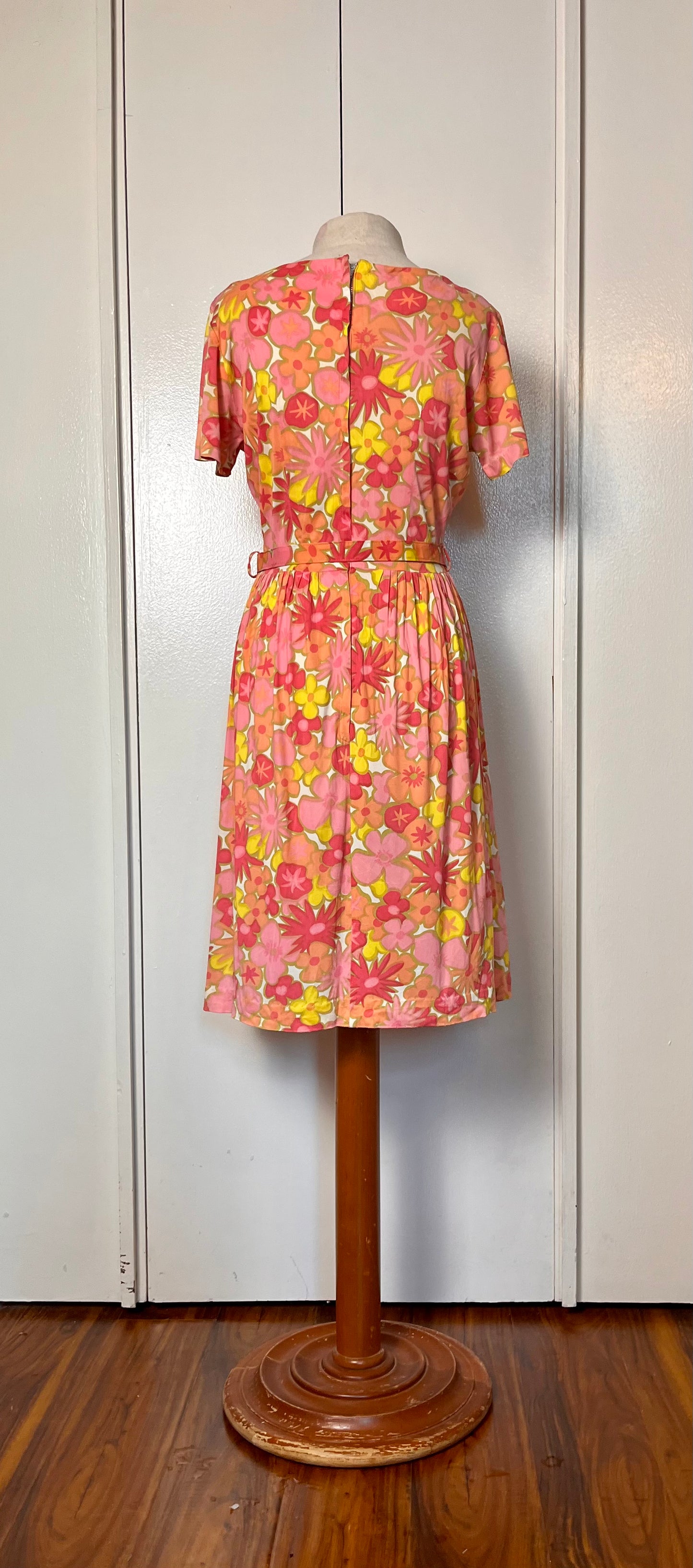 Vintage 1960's Flower-Power Fit n Flare Nylon Midi Dress with Belt