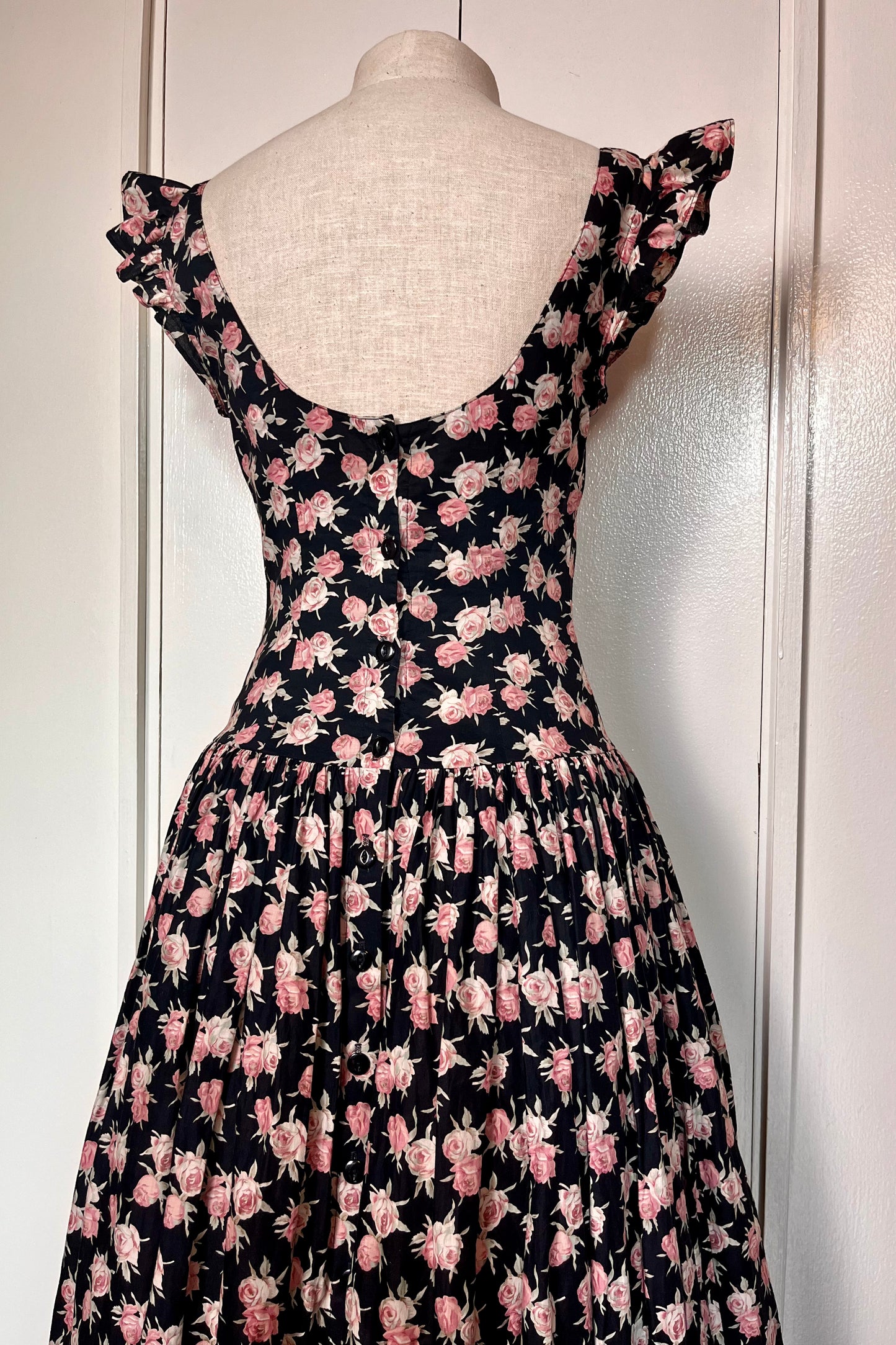 Vintage 1980's "Eileen West" Black and Roses Flutter Sleeve Fit N Flare Dress