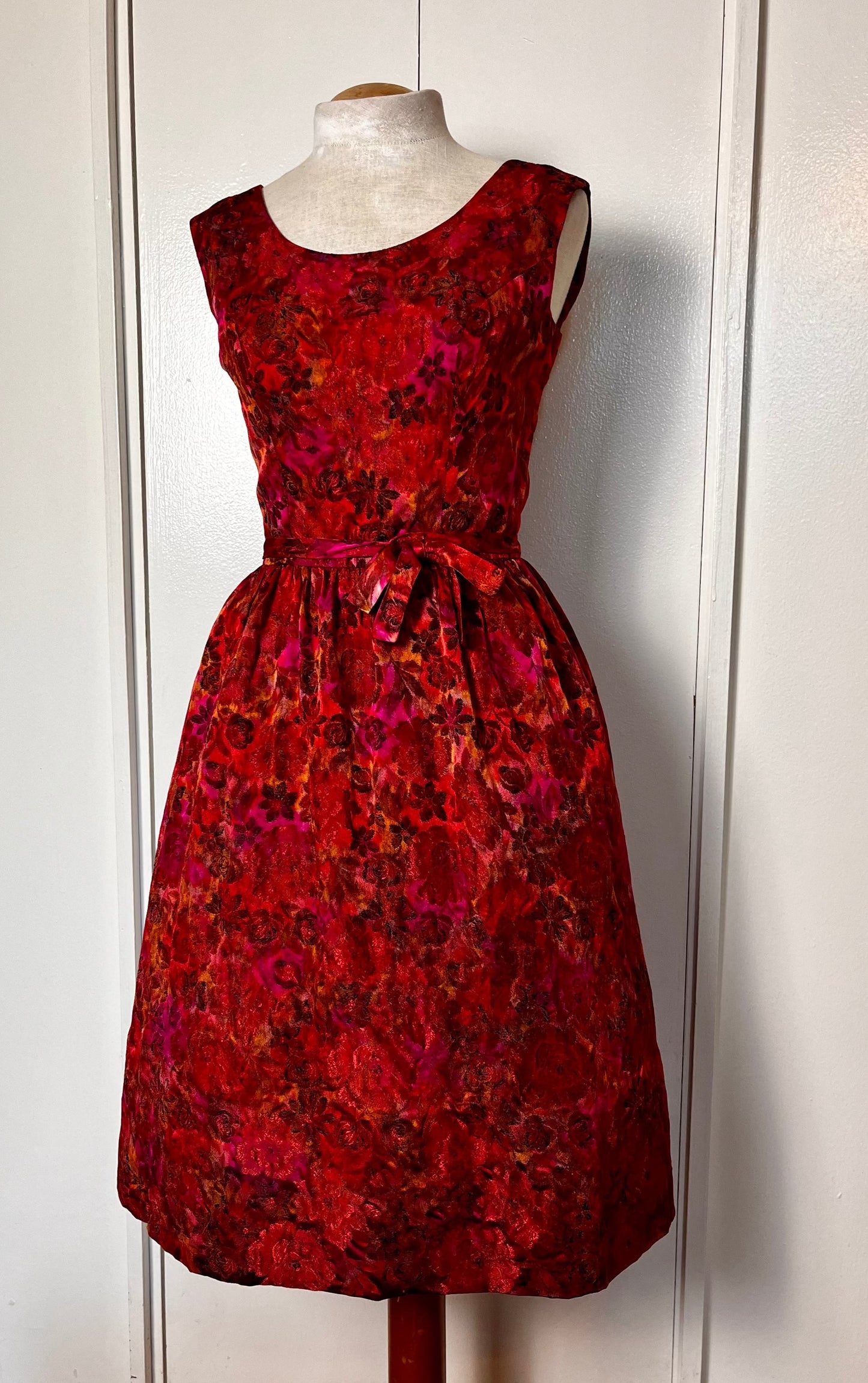 Vintage 1950's Rare Designer "Gustave Tassell" Two-Piece Set: Matching Dress and Jacket made of Silk-Brocade Floral